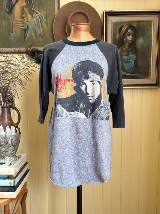 VINTAGE 1984/85 BRUCE SPRINGSTEEN + THE E STREET BAND WORLD TOUR PRINT RAGLAN TSHIRT M/L