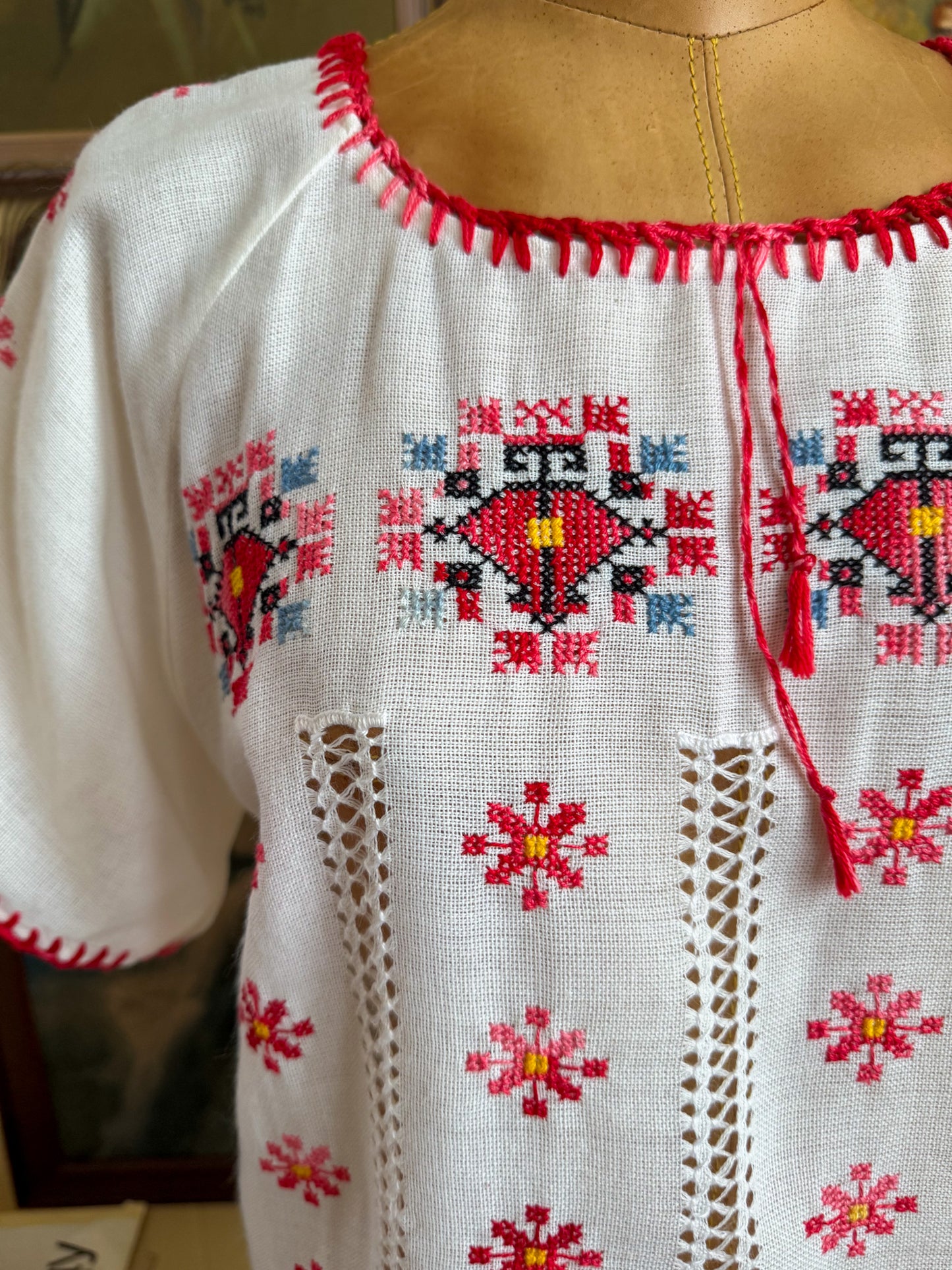 VINTAGE 1980S ROMANIAN WOVEN EMBROIDERED PEASANT BLOUSE TOP M