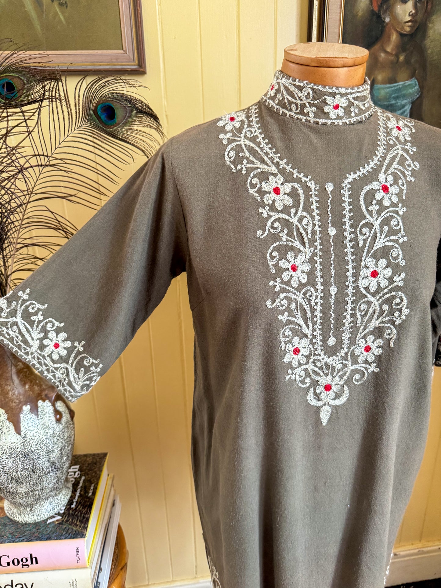 VINTAGE 1970S RAYON EMBROIDERED HIGH NECK TUNIC BLOUSE XS/S