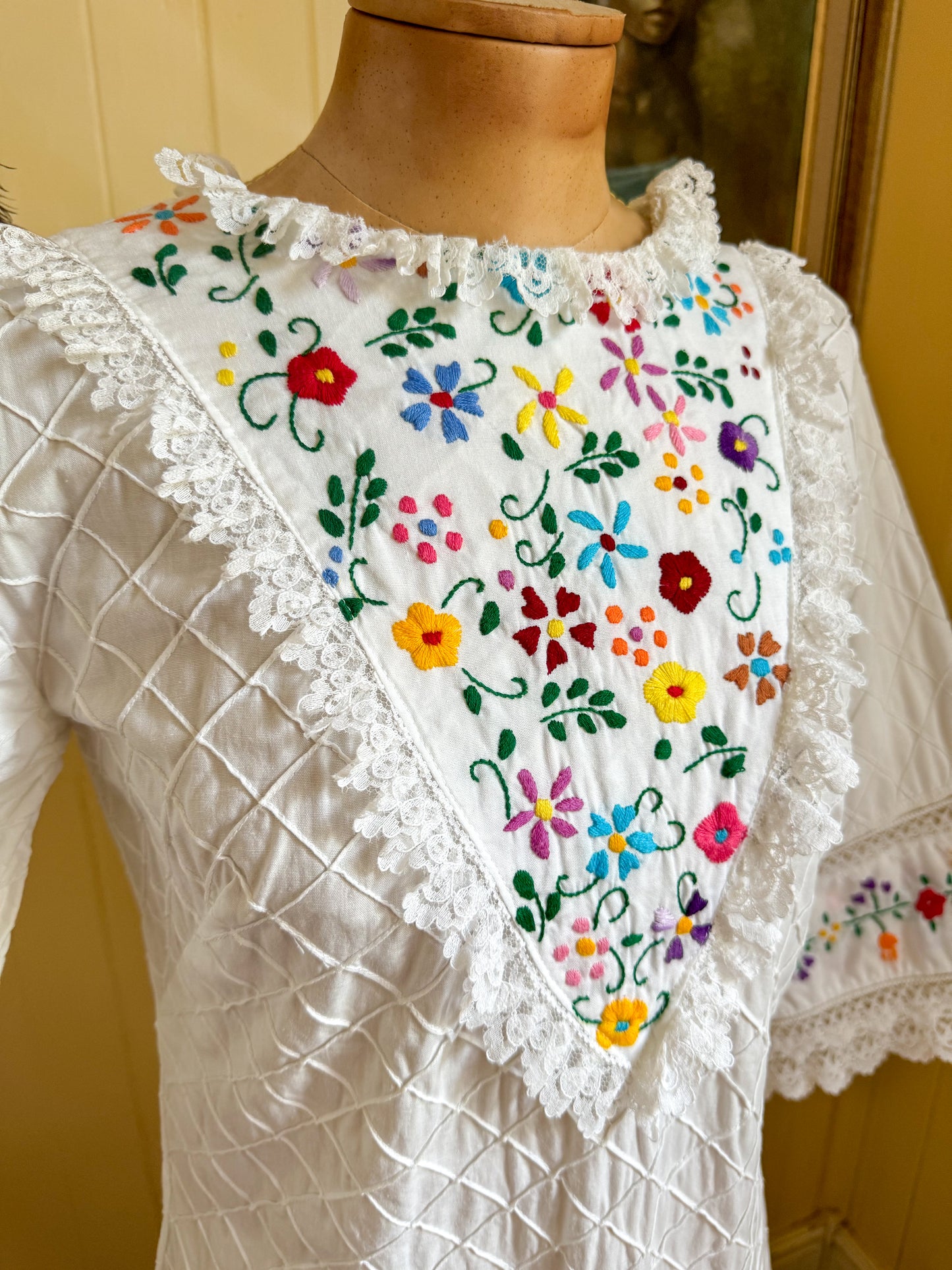 VINTAGE 1970S COTTON + LACE EMBROIDERED MEXICAN WEDDING DRESS S