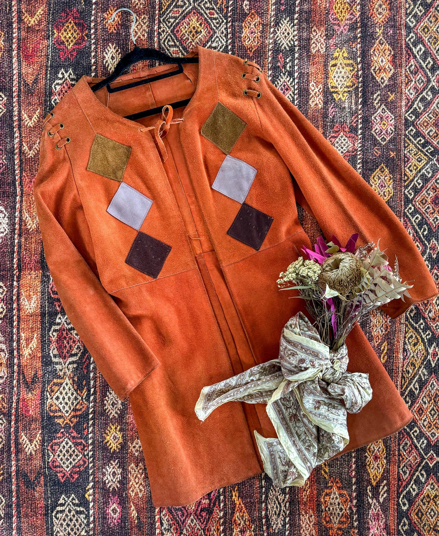 VINTAGE 1970S BURNT ORANGE SUEDE LEATHER PATCH LONGLINE JACKET S