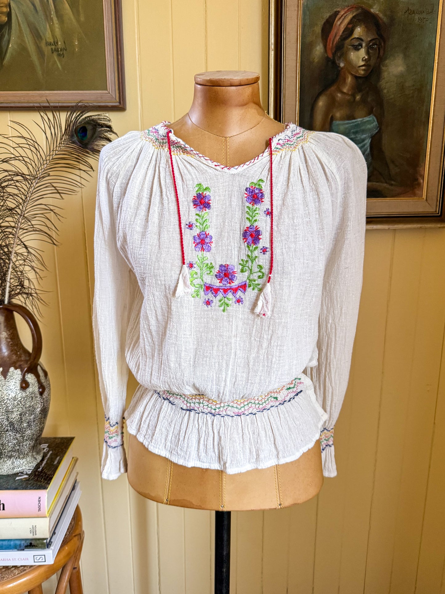 VINTAGE 1970S PAPILLON INDIAN COTTON CHEESECLOTH EMBROIDERED FOLK BLOUSE XS