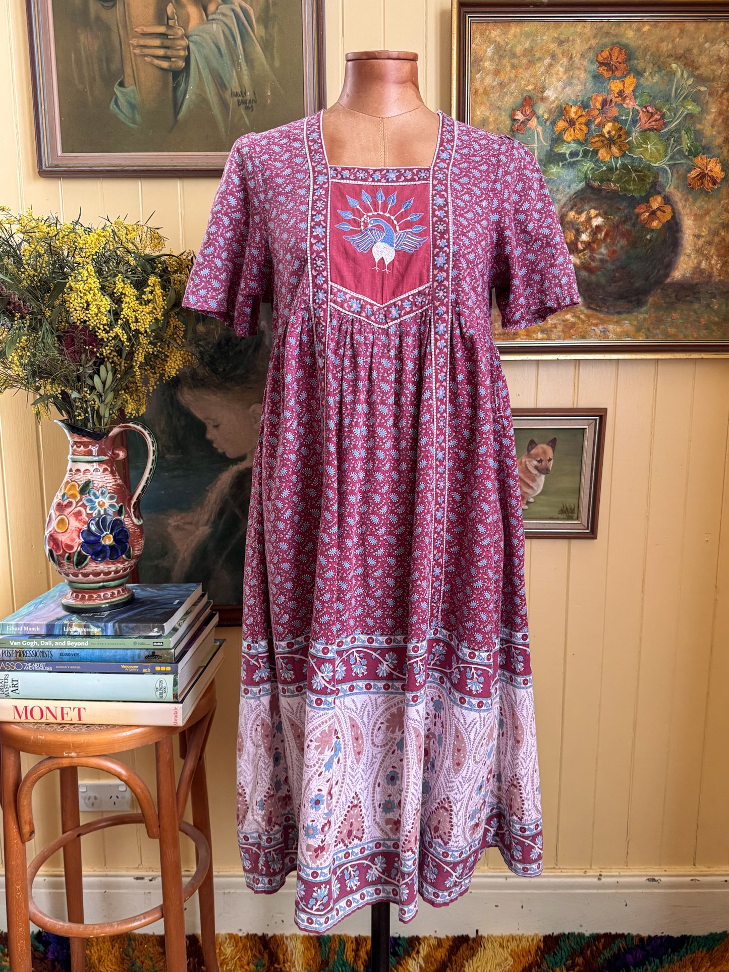 VINTAGE 1970S INDIAN COTTON EMBROIDERED PEACOCK BLOCK PRINT MIDI DRESS XS/S