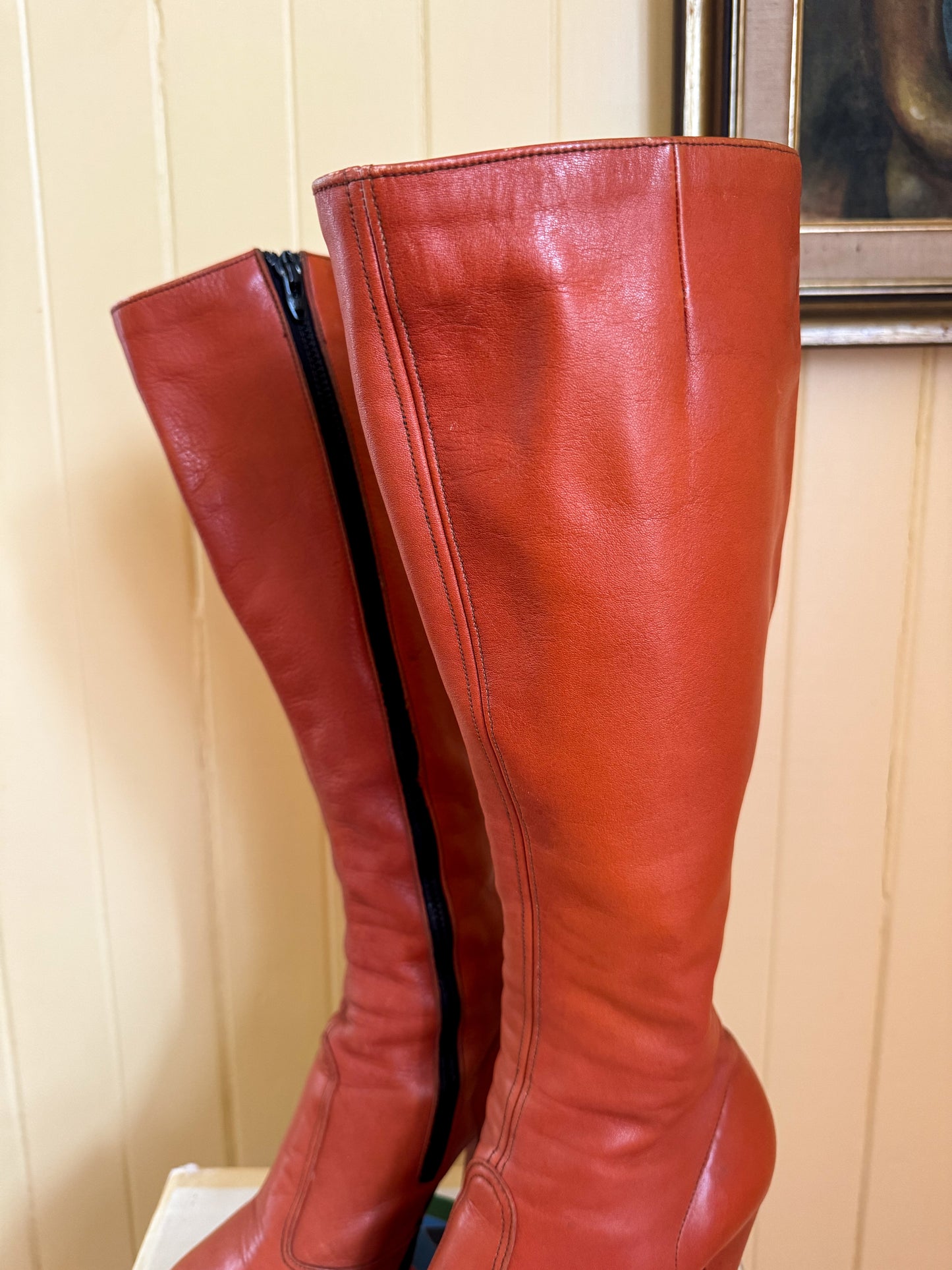 VINTAGE 1960S ANDREW HERZFELD ORANGE LEATHER PLATFORM KNEE HIGH GOGO BOOTS 6