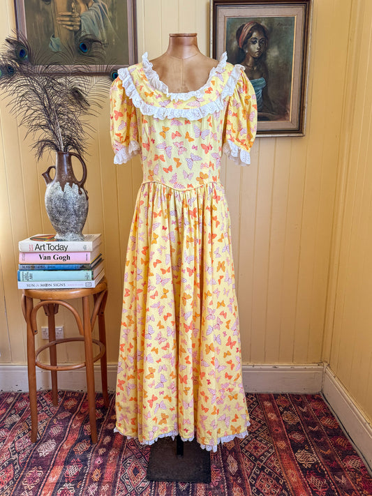 VINTAGE 1970S BUTTERFLY PRINT COTTON + LACE MAXI PRAIRIE DRESS M/L