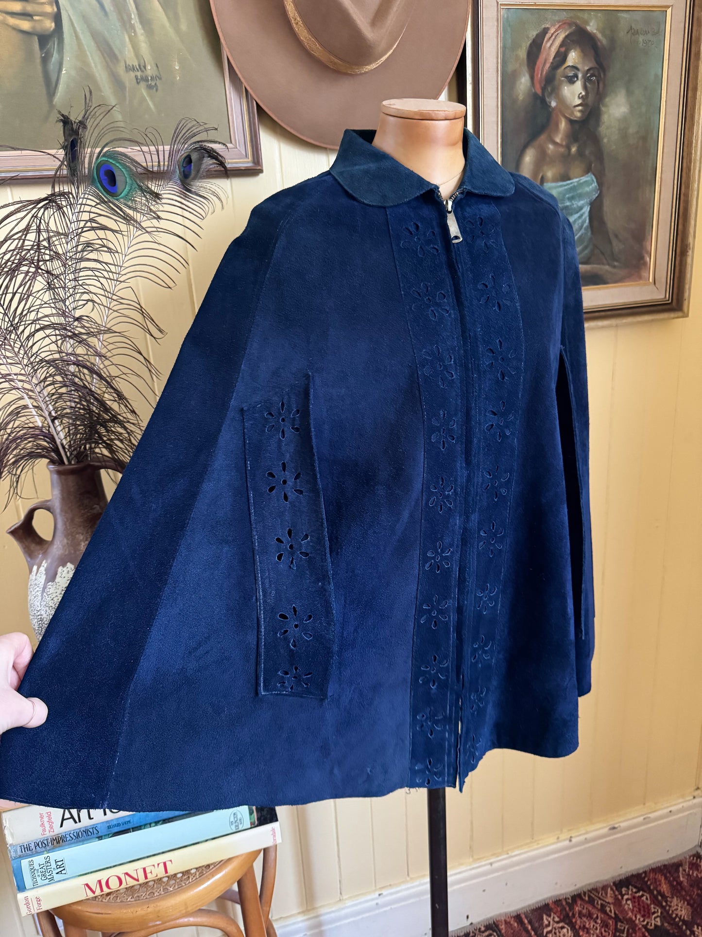VINTAGE 1970S MEXICAN NAVY SUEDE LEATHER CUT OUT ZIP THROUGH PONCHO S/M/L