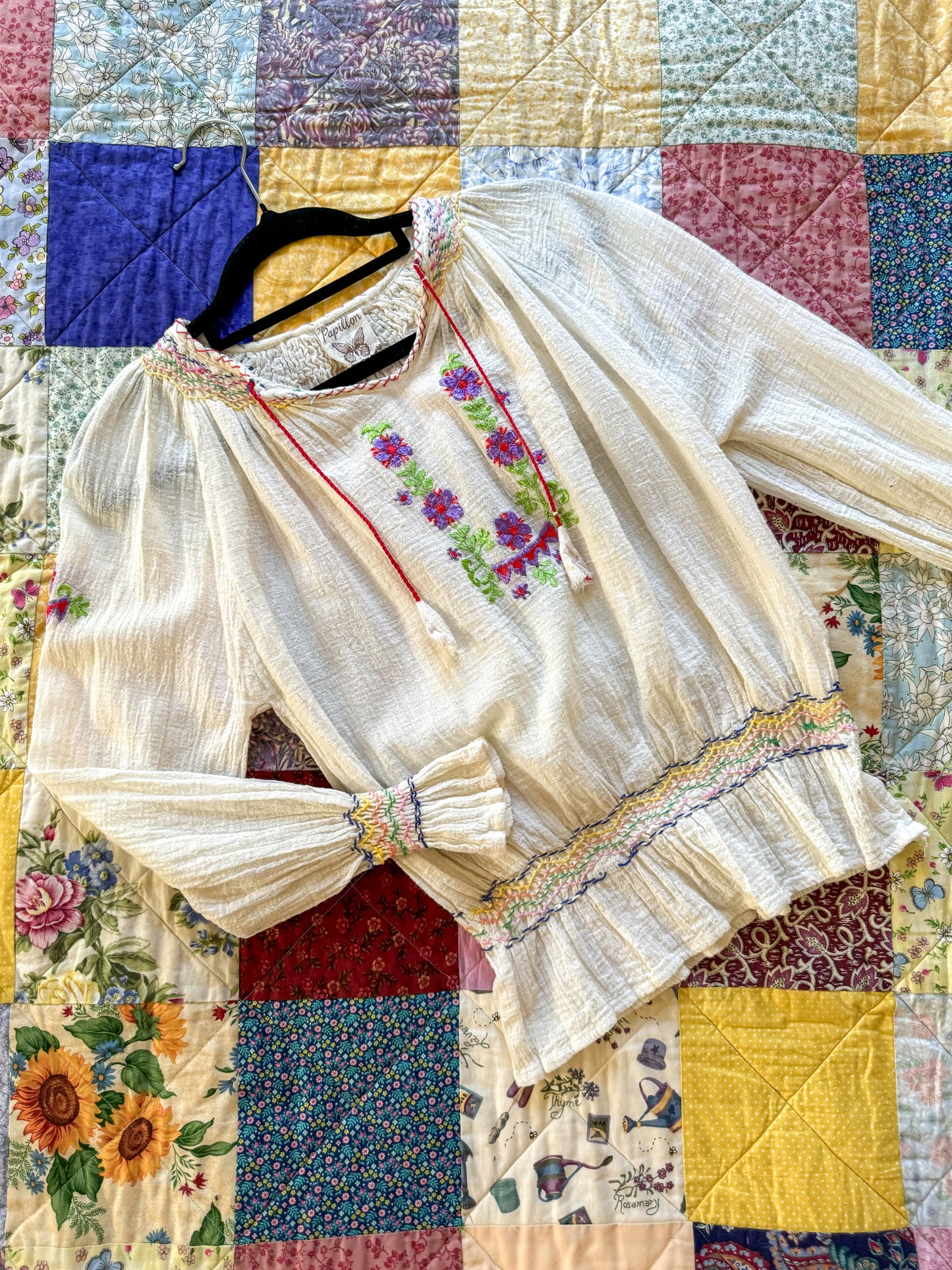 VINTAGE 1970S PAPILLON INDIAN COTTON CHEESECLOTH EMBROIDERED FOLK BLOUSE XS