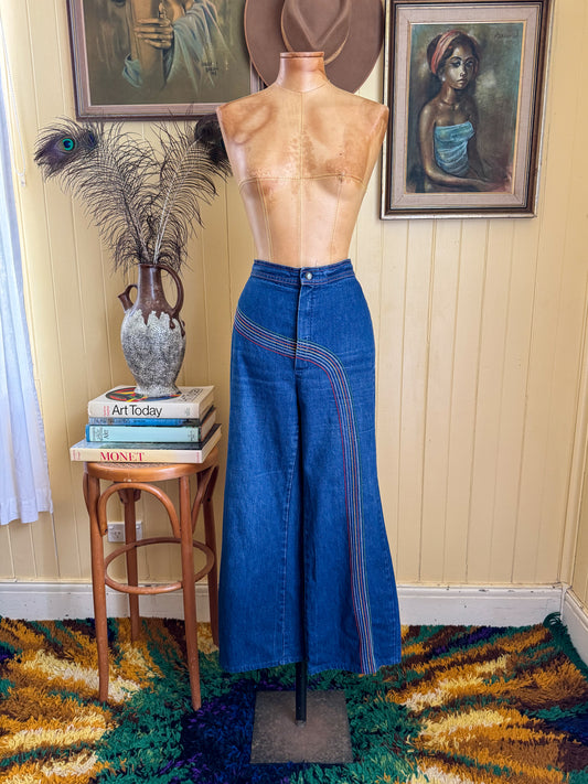 VINTAGE 1970S STUFFED HIGH WAIST RAINBOW STITCH CROPPED DENIM JEANS M