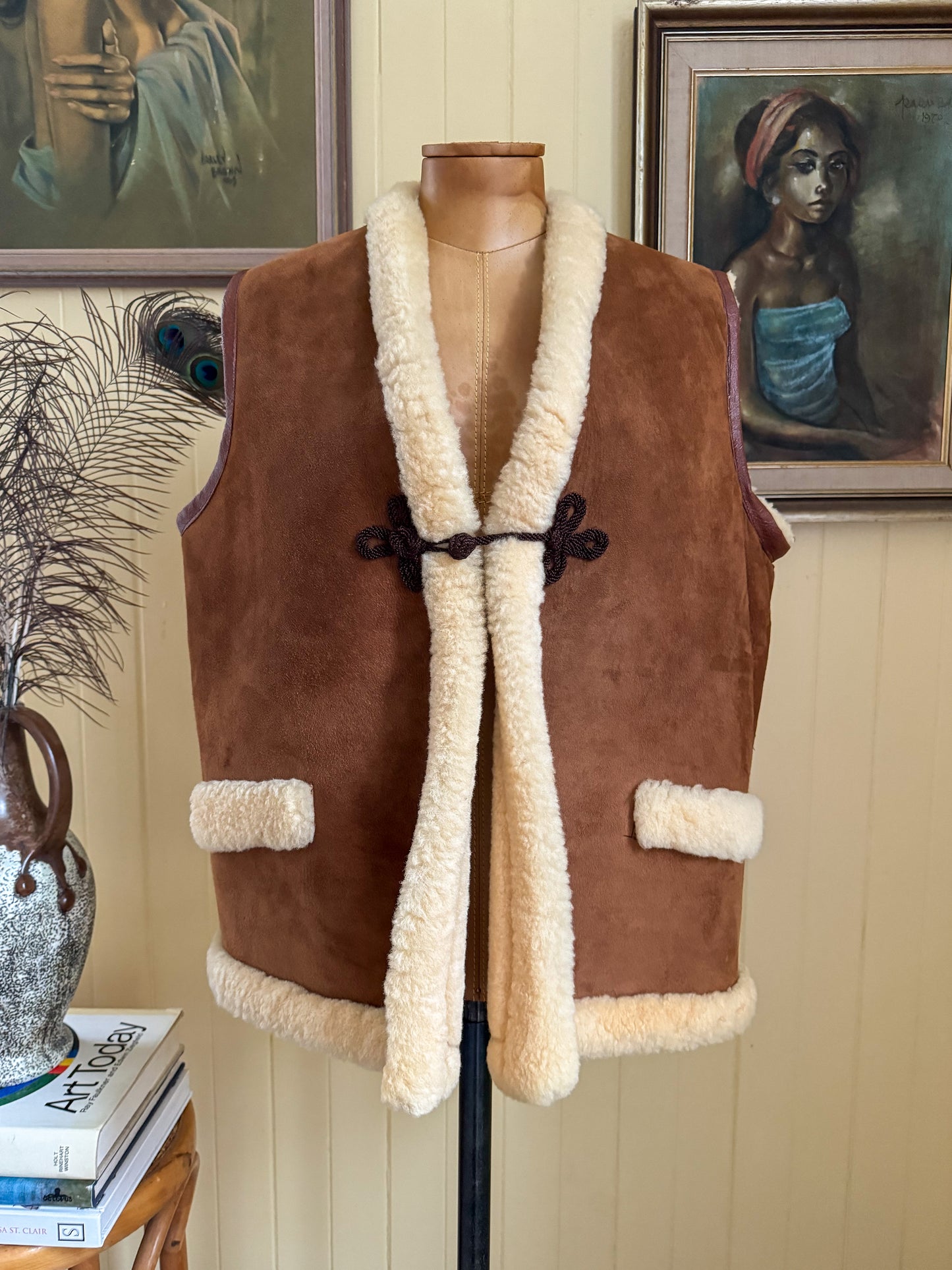 VINTAGE 1990S TAN FAUX SUEDE SHEEPSKIN SHEARLING VEST L