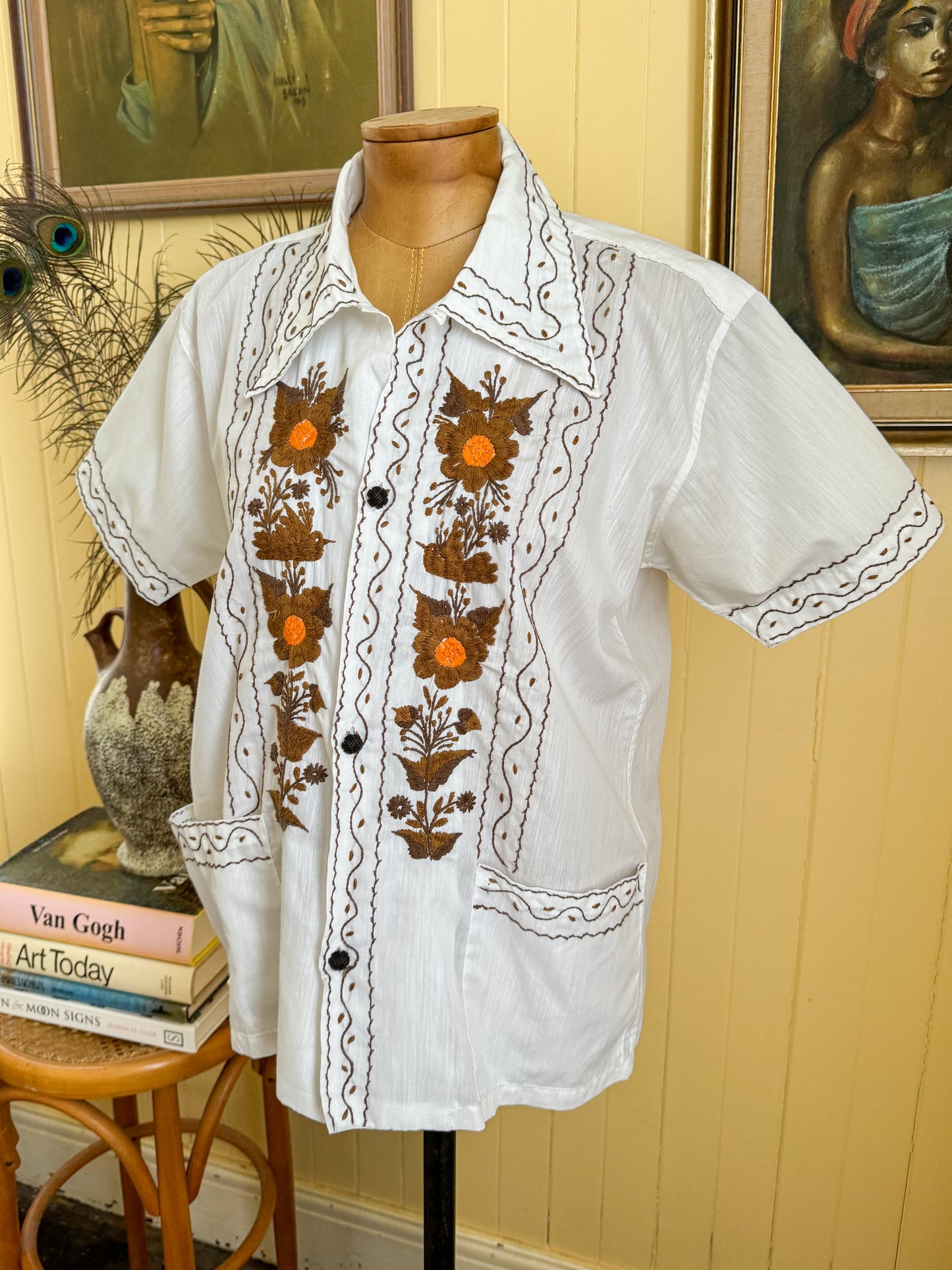 VINTAGE 1970S FLORAL EMBROIDERED BUTTON UP BOXY SHIRT S/M