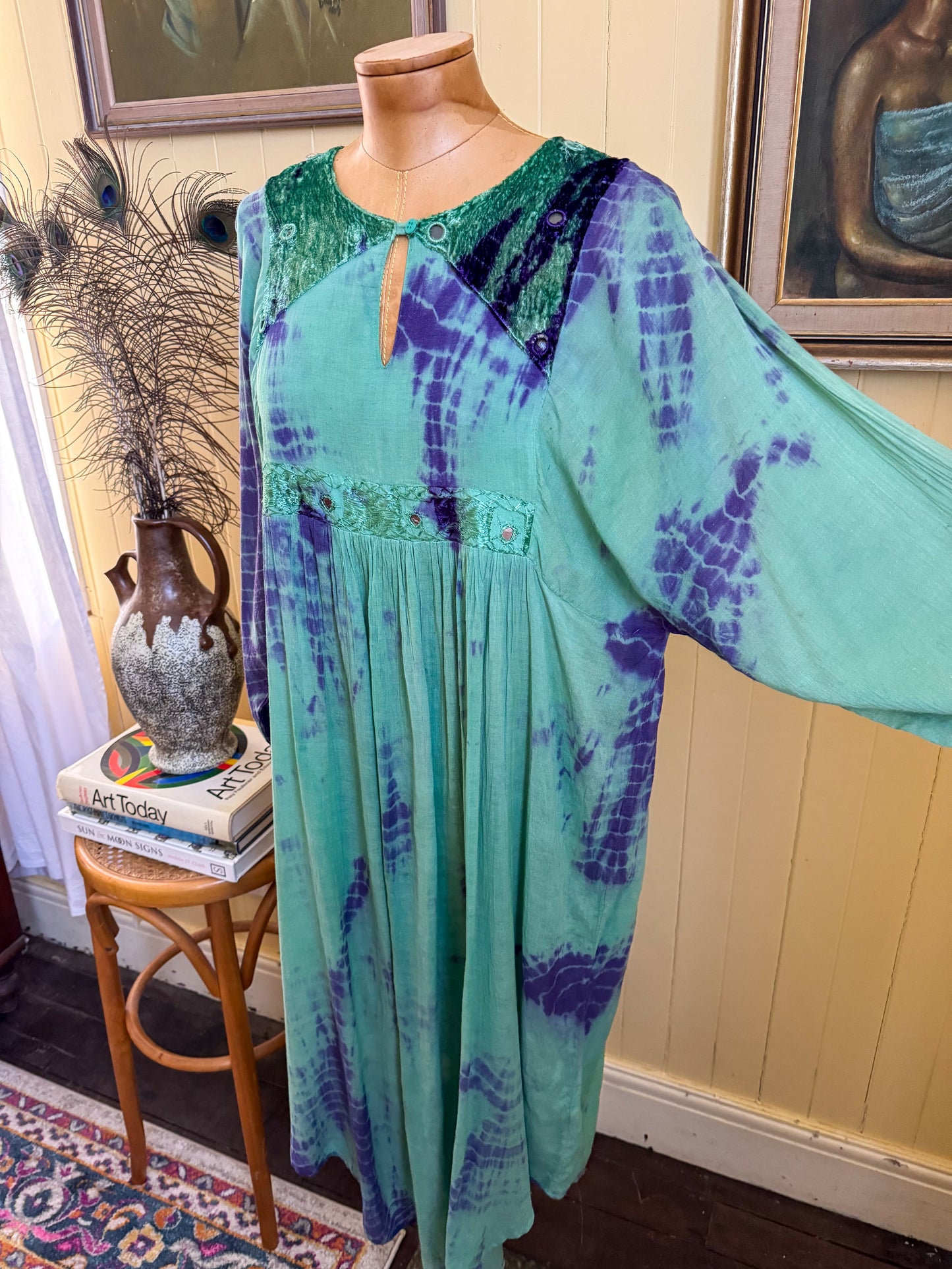 VINTAGE 1990S NEMUKI RAYON TIE DYE GYPSY MIDI DRESS M/L/XL