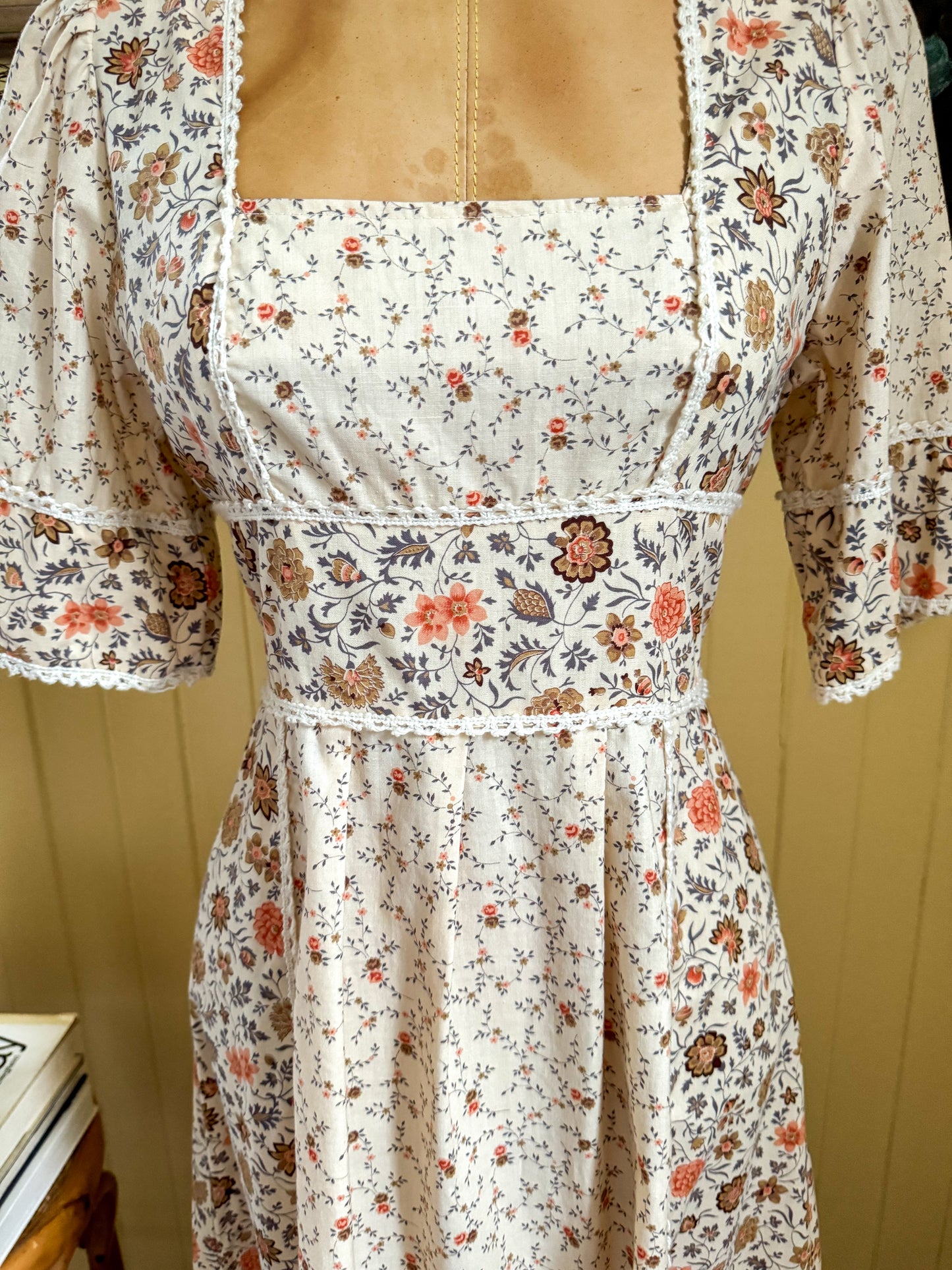 VINTAGE 1970S RICHARD SHOPS ENGLISH COTTON FLORAL MAXI PRAIRIE DRESS S