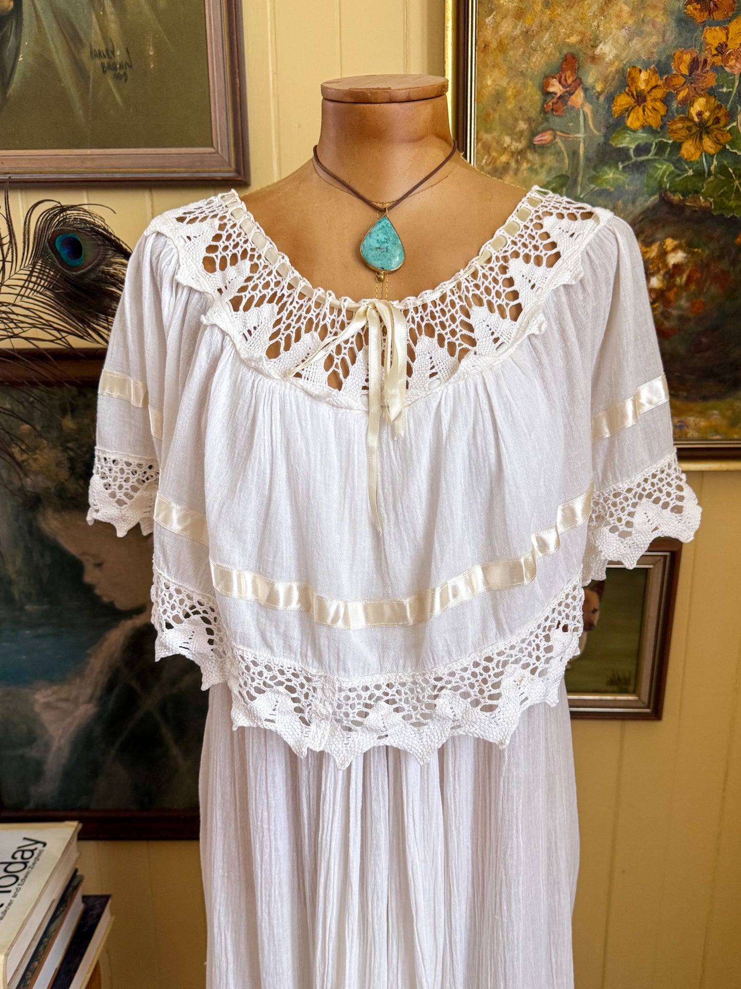VINTAGE 1990S MEXICAN COTTON CHEESECLOTH RUFFLE CROCHET MIDI DRESS M/L/XL