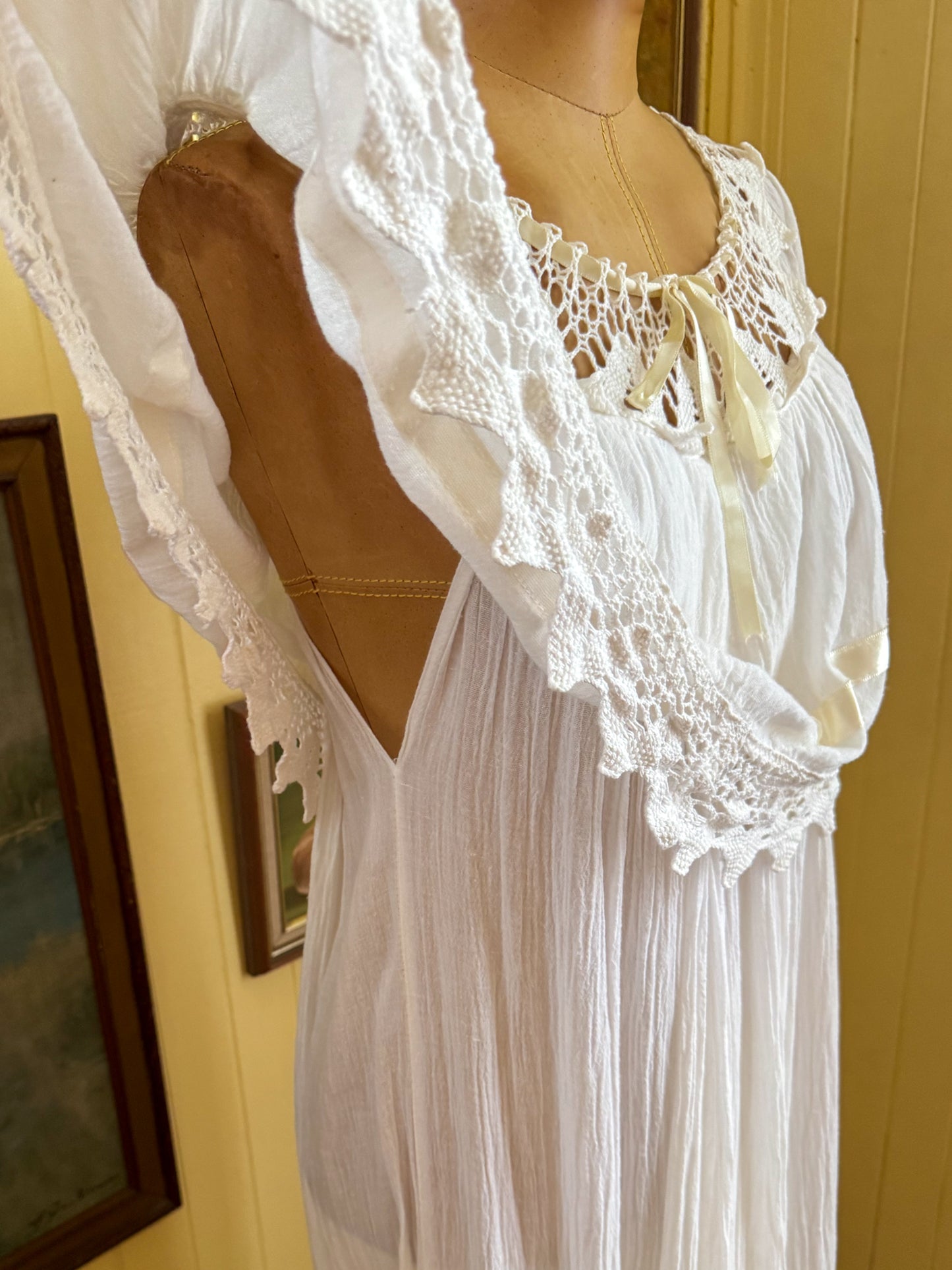 VINTAGE 1990S MEXICAN COTTON CHEESECLOTH RUFFLE CROCHET MIDI DRESS M/L/XL