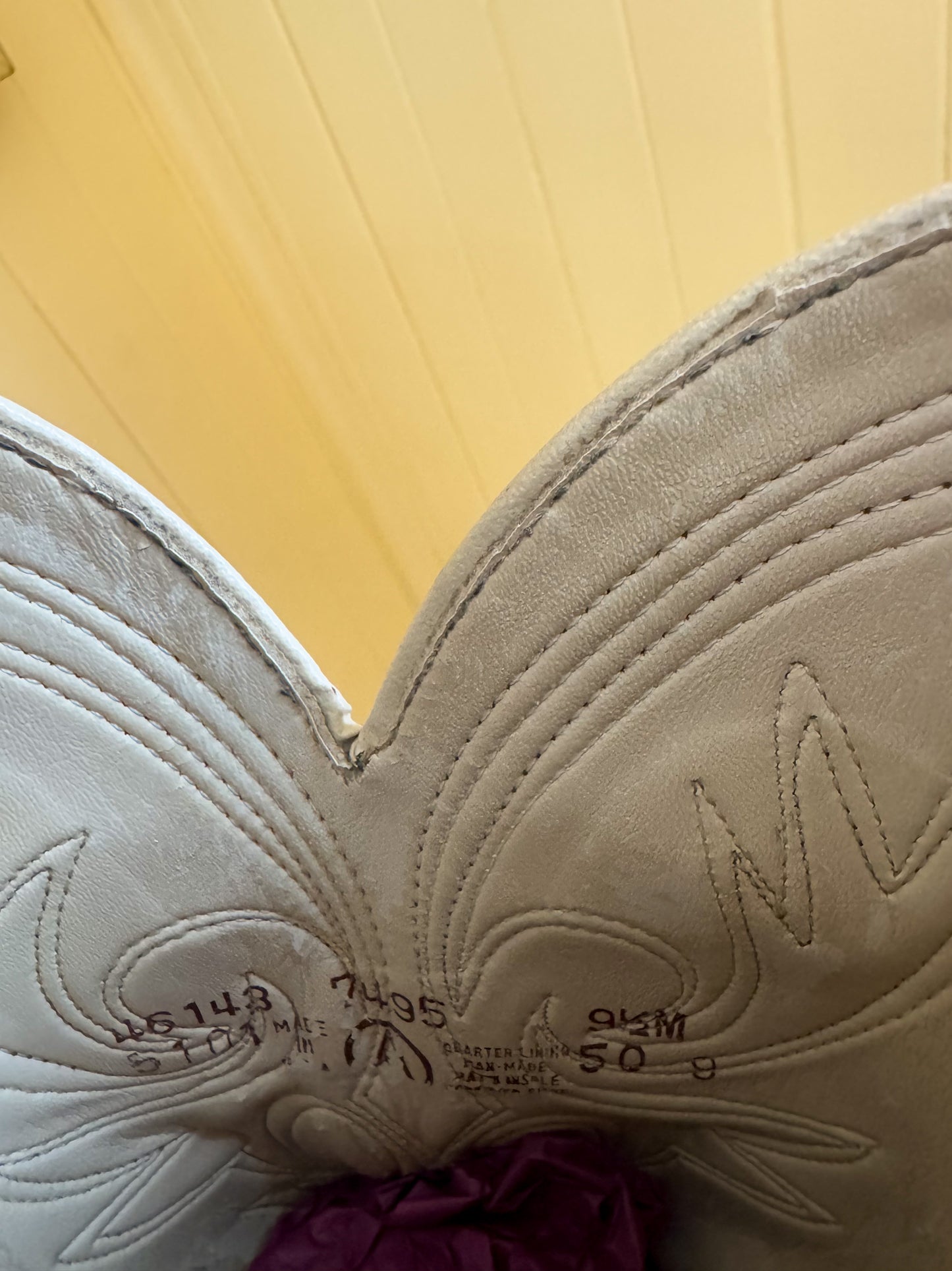 VINTAGE DINGO TAN EMBROIDERED LEATHER WESTERN CUBAN HIGH HEEL BOOTS 8.5-9/39.5