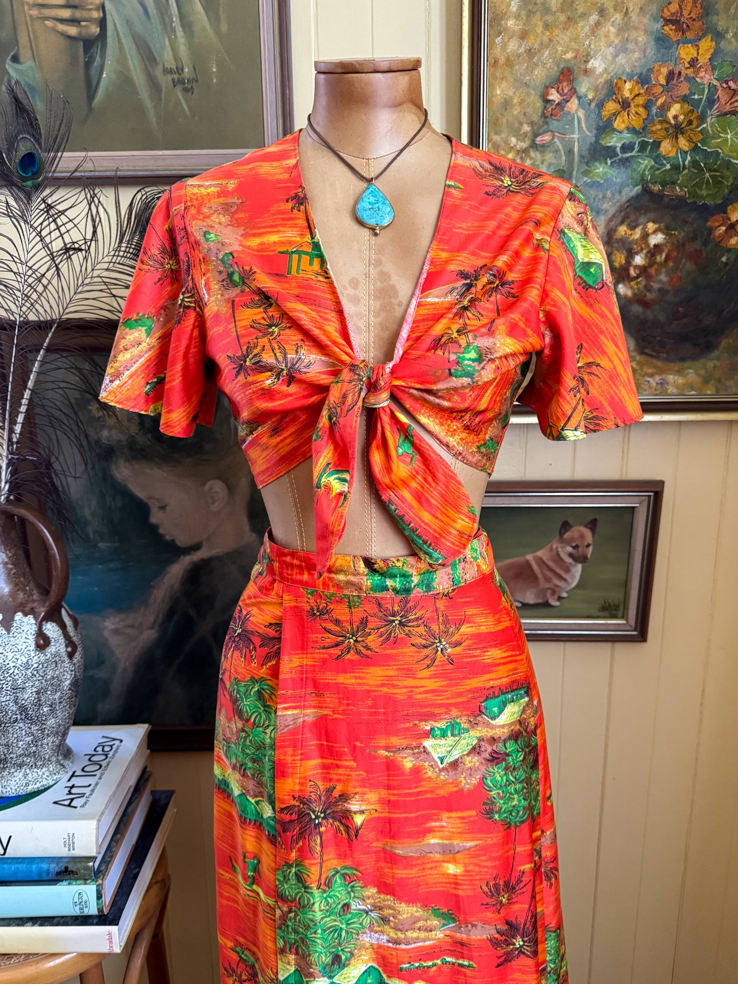 VINTAGE 1970S COTTON HAWAIIAN PRINT TWO PIECE CROPPED TOP + MAXI WRAP SKIRT SET S/M