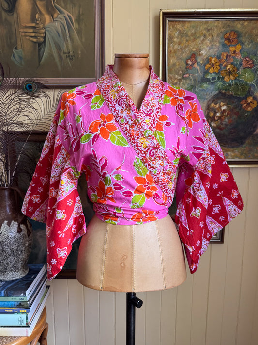 VINTAGE 1970S COTTON BATIK PRINT WRAP KIMONO SLEEVE BLOUSE XS/S