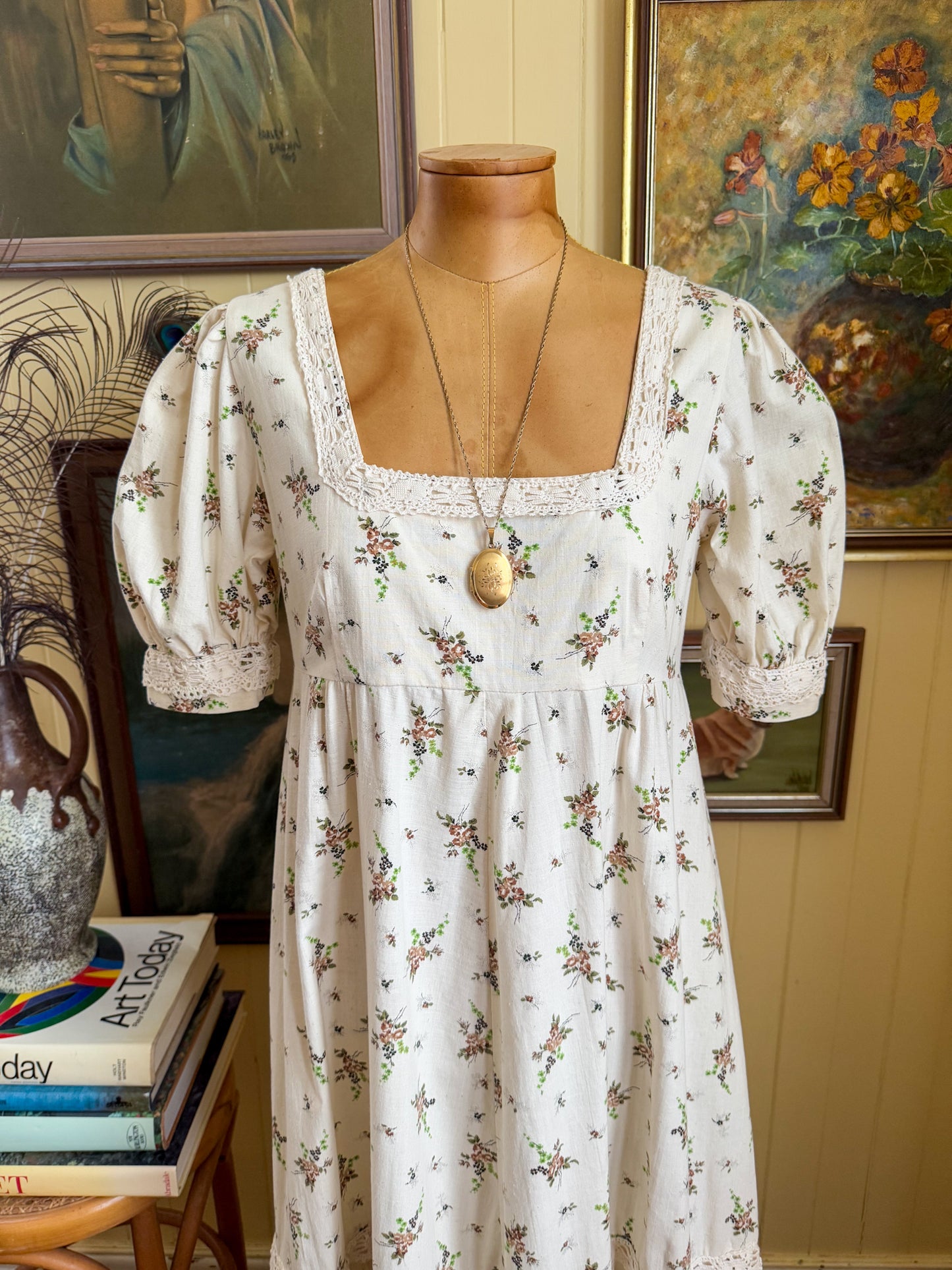 VINTAGE 1970S HANDMADE COTTON FLORAL PRINT CROCHET TRIM PRAIRIE MAXI DRESS S/M