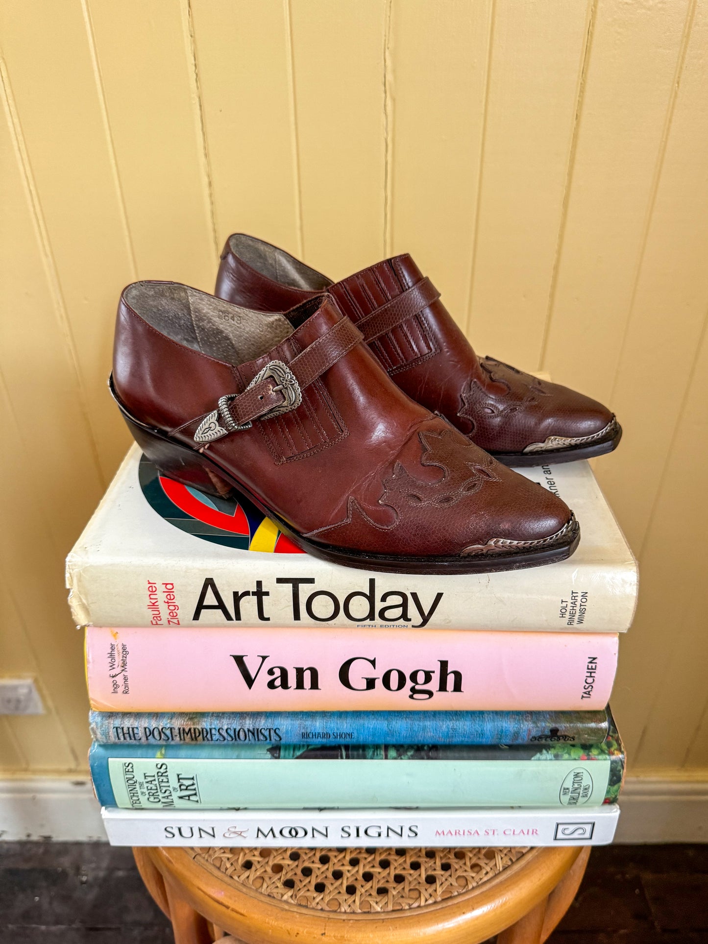 VINTAGE MAHOGANY LEATHER WESTERN CUBAN HEEL BOOTIES 9/40