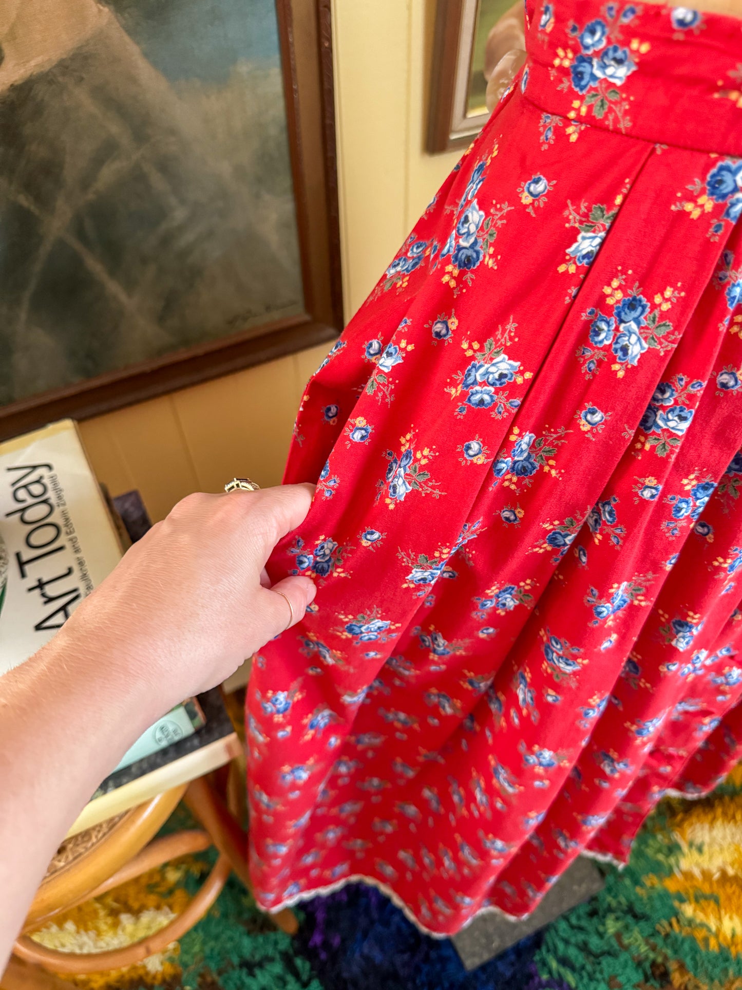 VINTAGE 1970S AUSTRIAN COTTON FLORAL PRINT RUFFLE LACE TRIM MIDI PEASANT SKIRT M