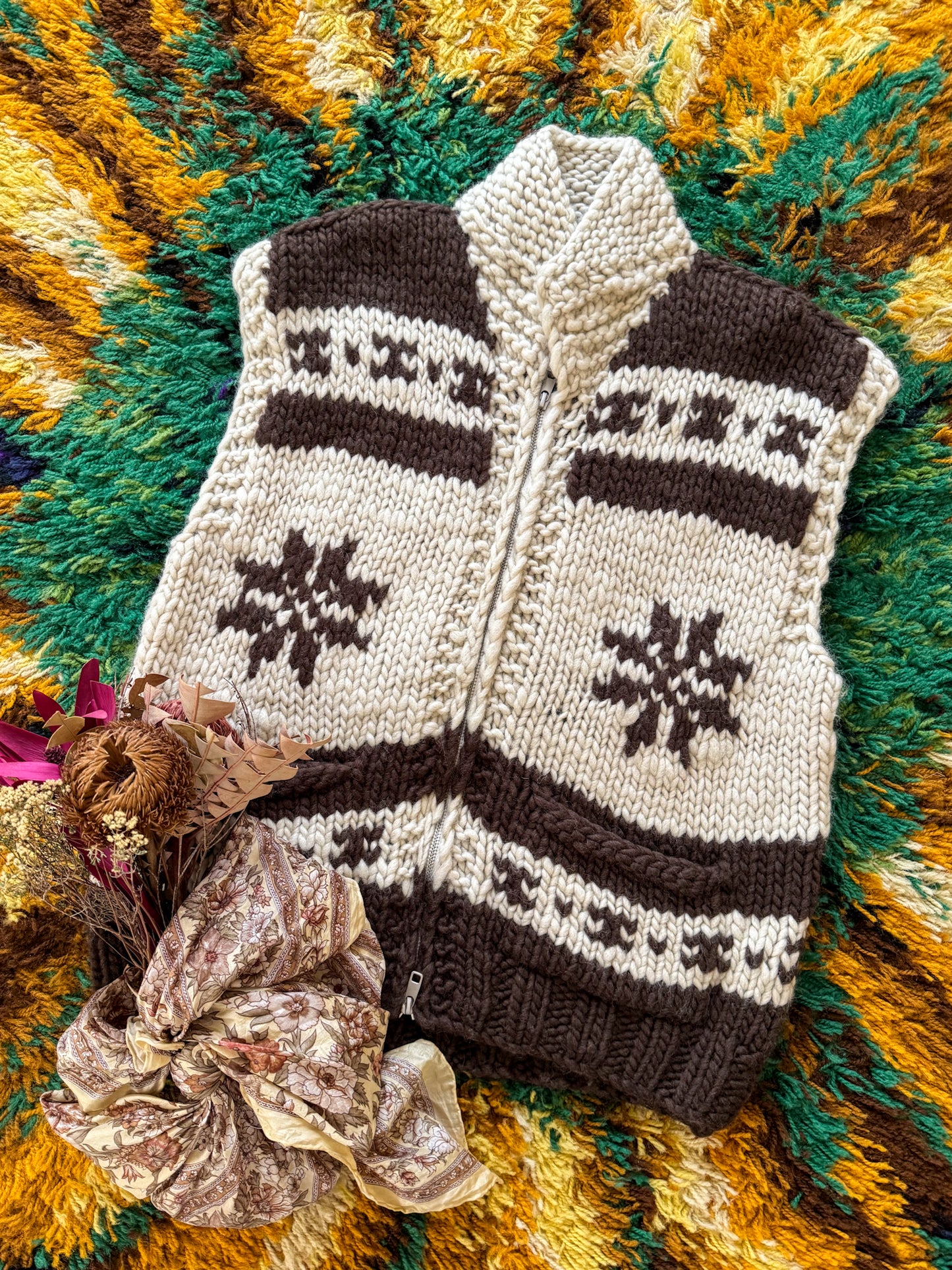 HANDMADE KANATA CANADIAN COWICHAN WOOLLEN CHUNKY KNIT ZIP THROUGH VEST M/L