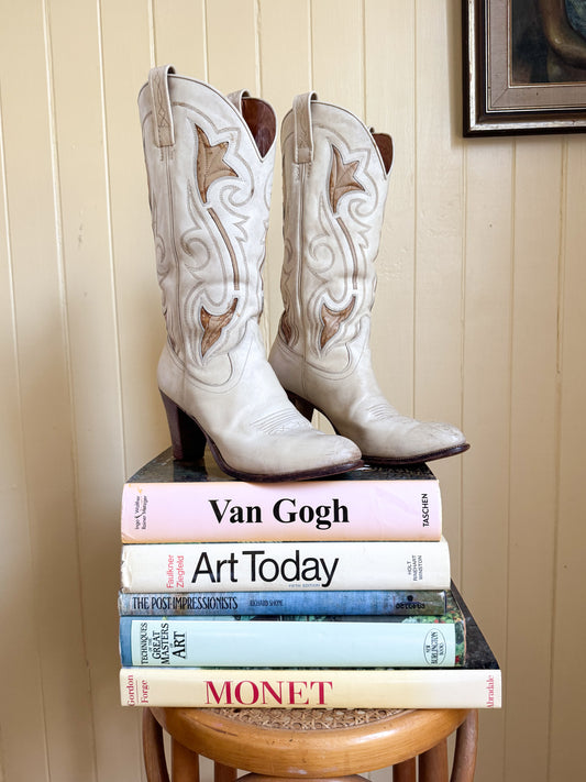 VINTAGE DAN POST CREAM EMBROIDERED LEATHER WESTERN CUBAN HIGH HEEL BOOTS 7.5-8/38-38.5