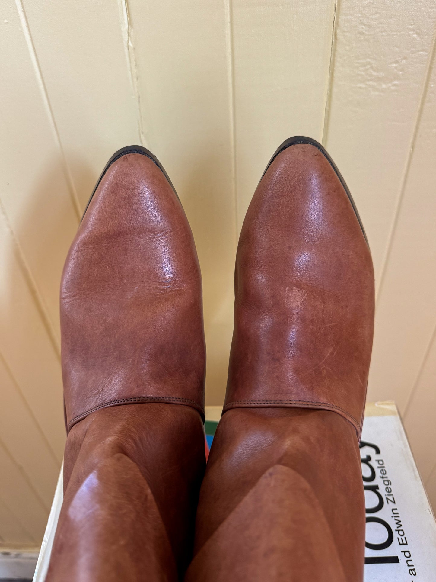 VINTAGE 1980S CARAMEL BROWN LEATHER PIXIE CUBAN HEEL BOOTS 9/40