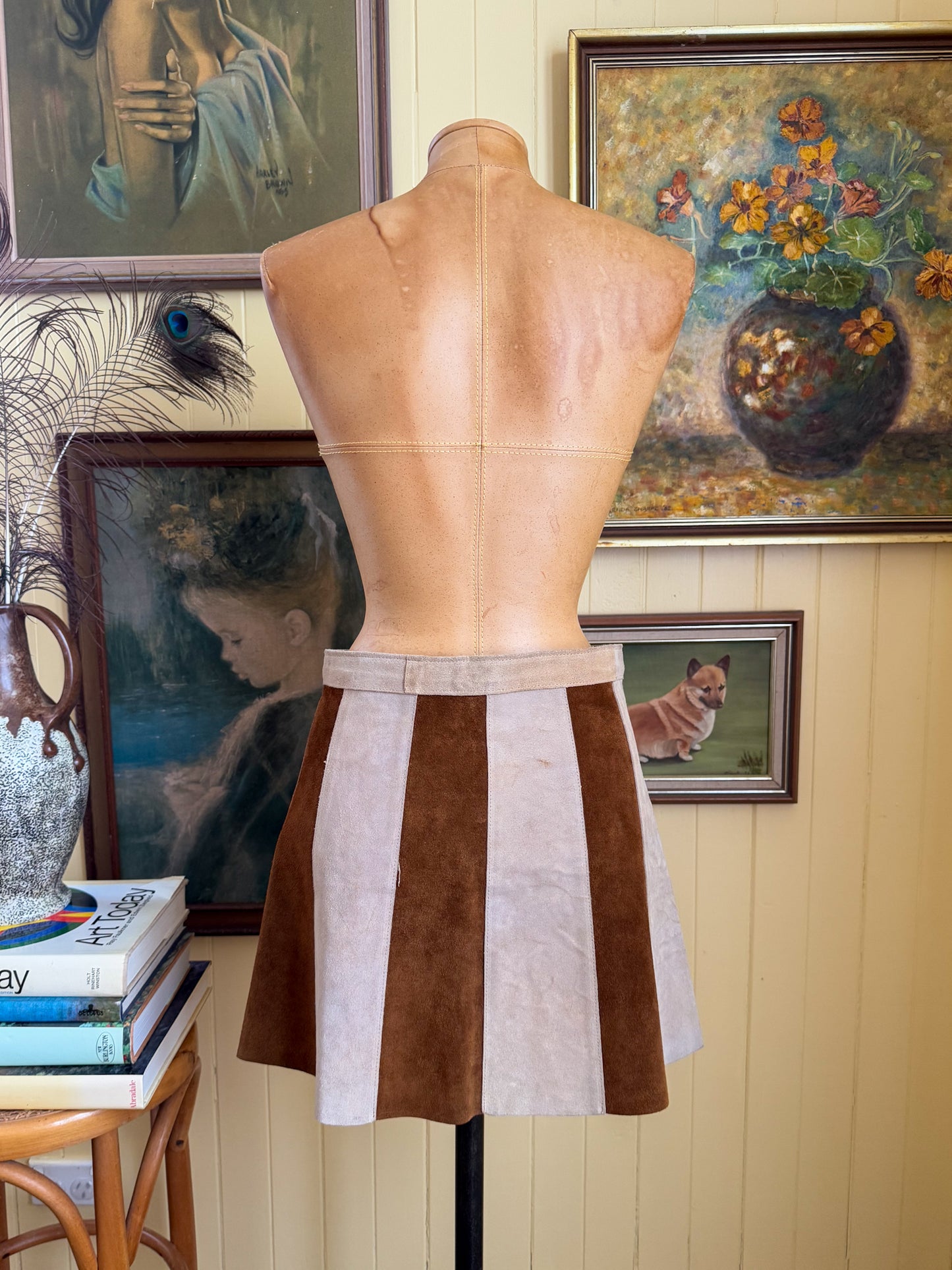 VINTAGE 1970S SUEDE LEATHER PANEL BUTTERFLY APPLIQUÉ BUTTON THROUGH MINI SKIRT S/M