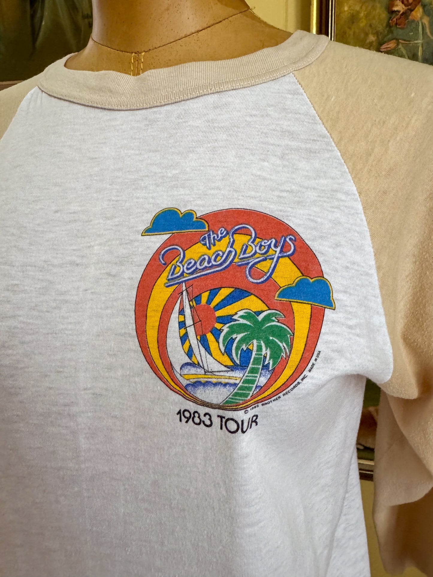 VINTAGE 1983 THE BEACH BOYS TOUR PRINT RAGLAN TSHIRT S/M