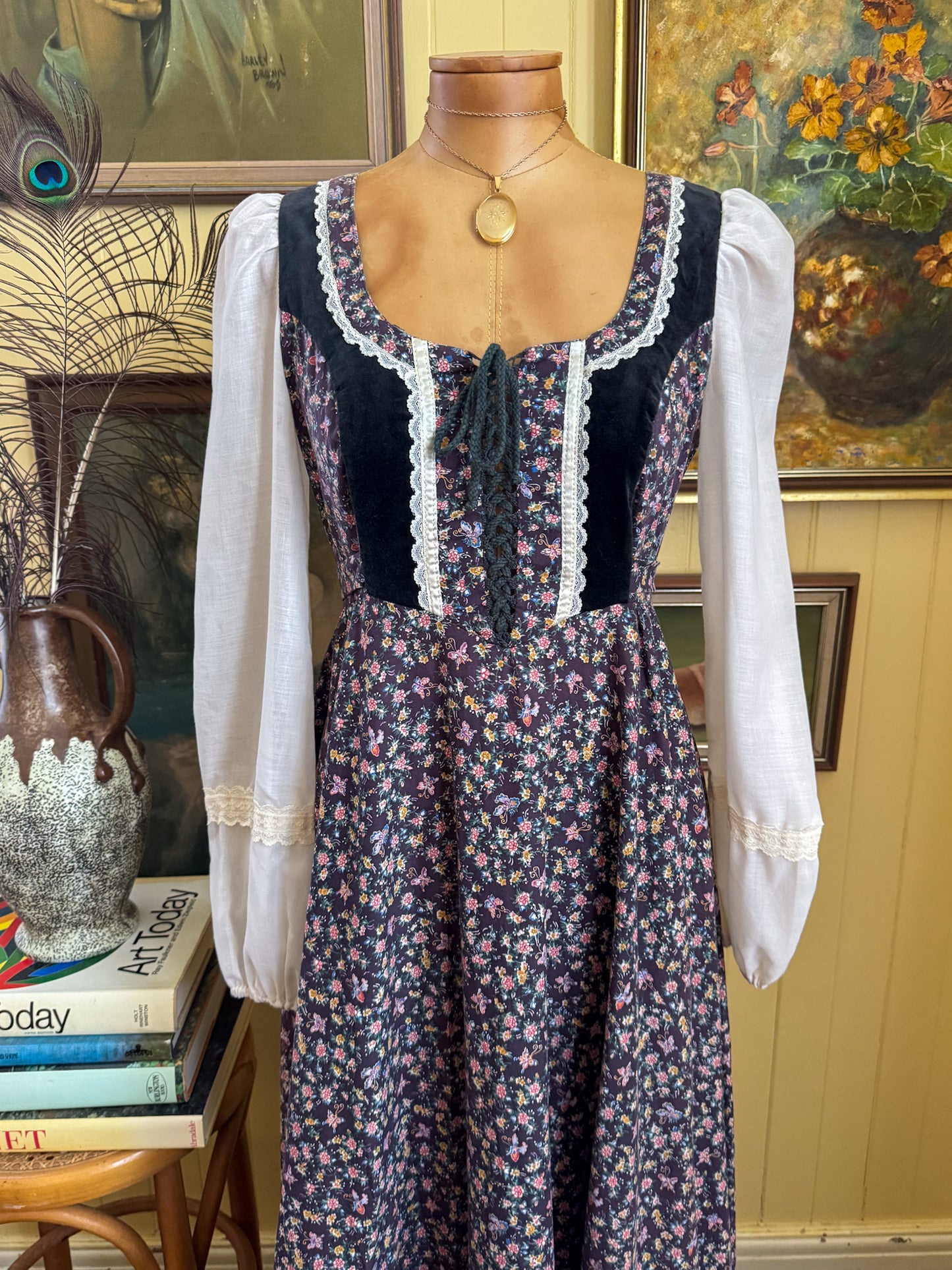 VINTAGE 1970S GUNNE SAX BUTTERFLY PRINT COTTON + LACE PRAIRIE MAXI DRESS S