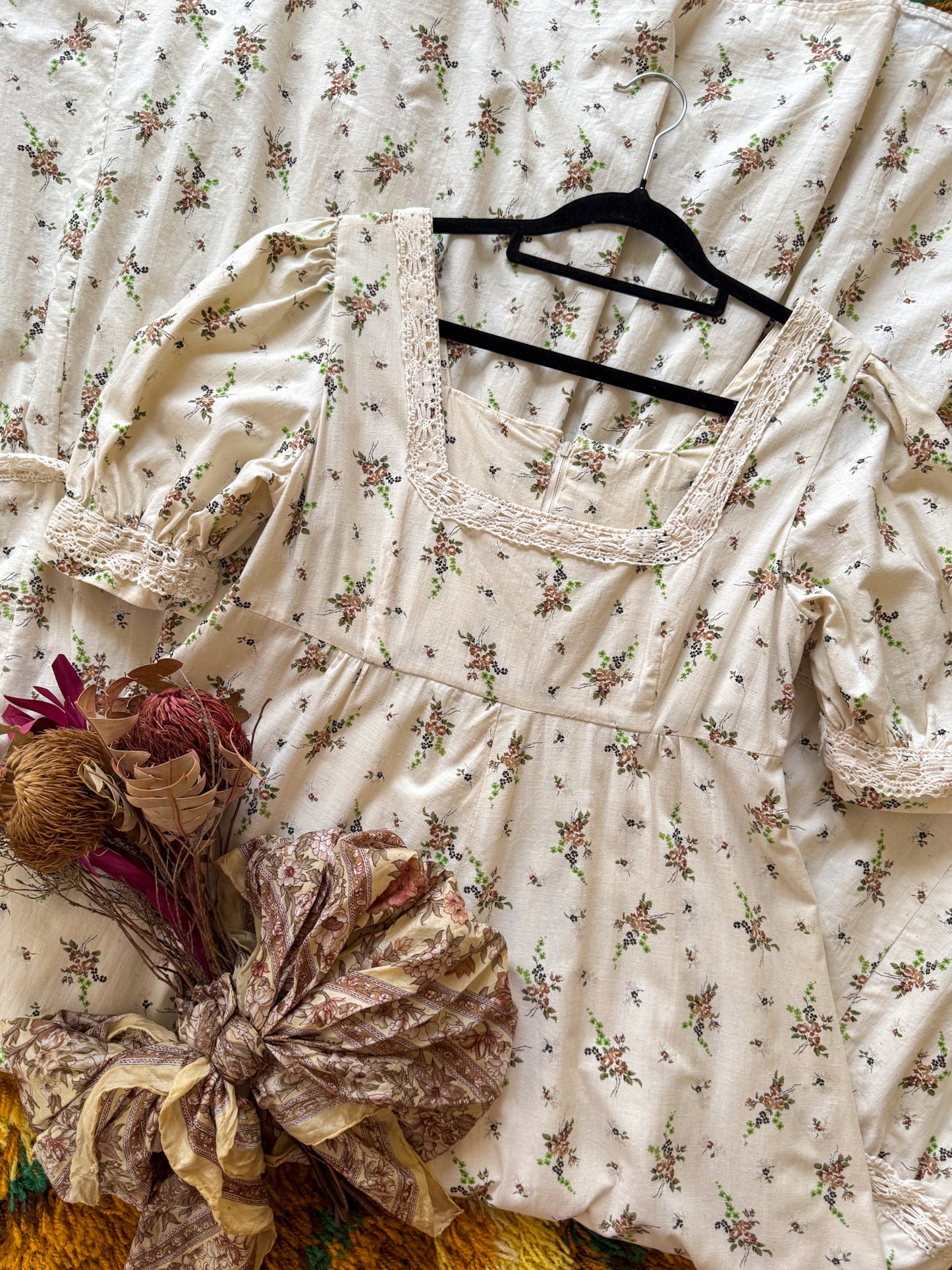 VINTAGE 1970S HANDMADE COTTON FLORAL PRINT CROCHET TRIM PRAIRIE MAXI DRESS S/M