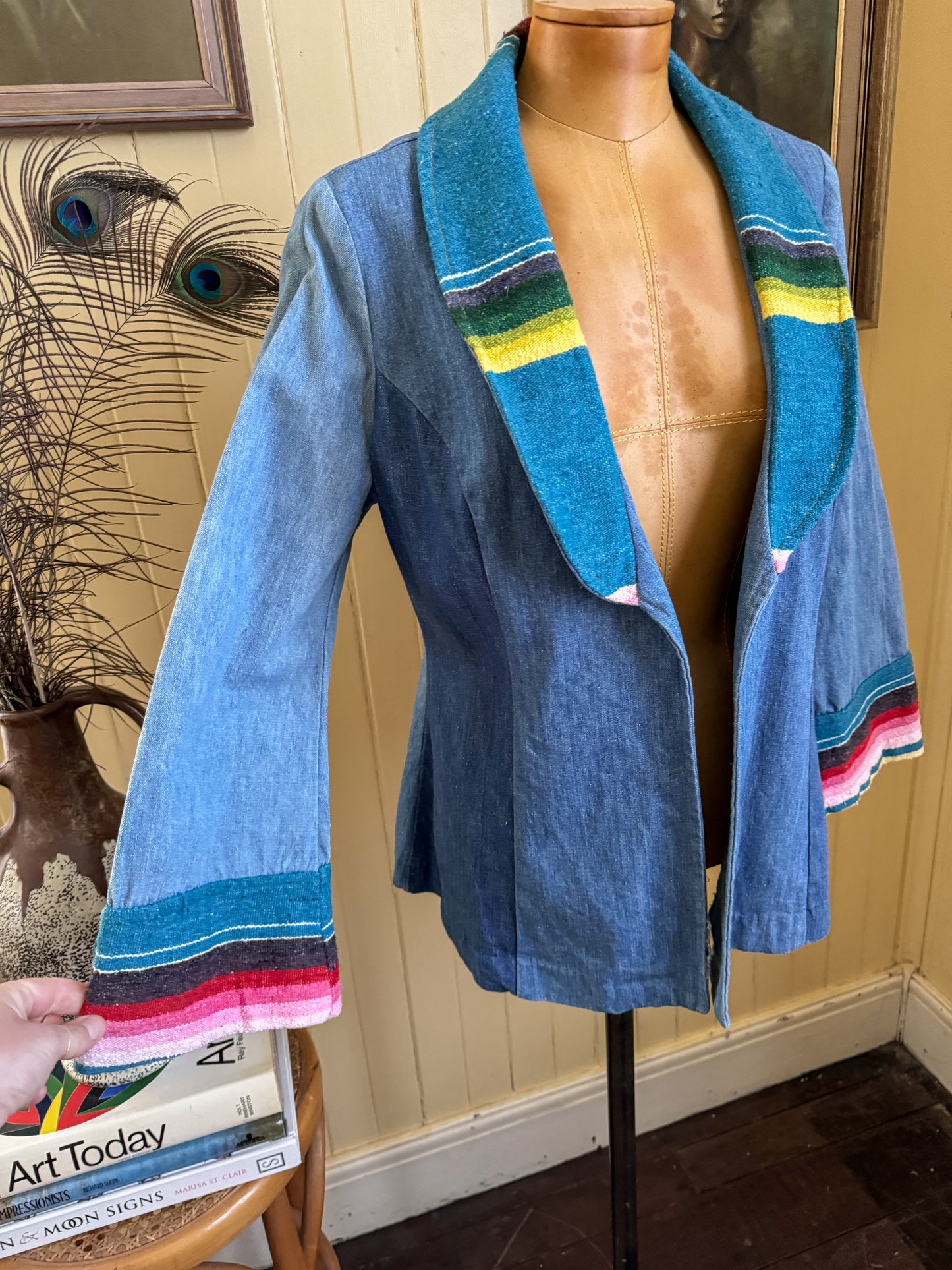 VINTAGE 1970S COTTON DENIM RAINBOW TAPESTRY BLAZER JACKET S/M