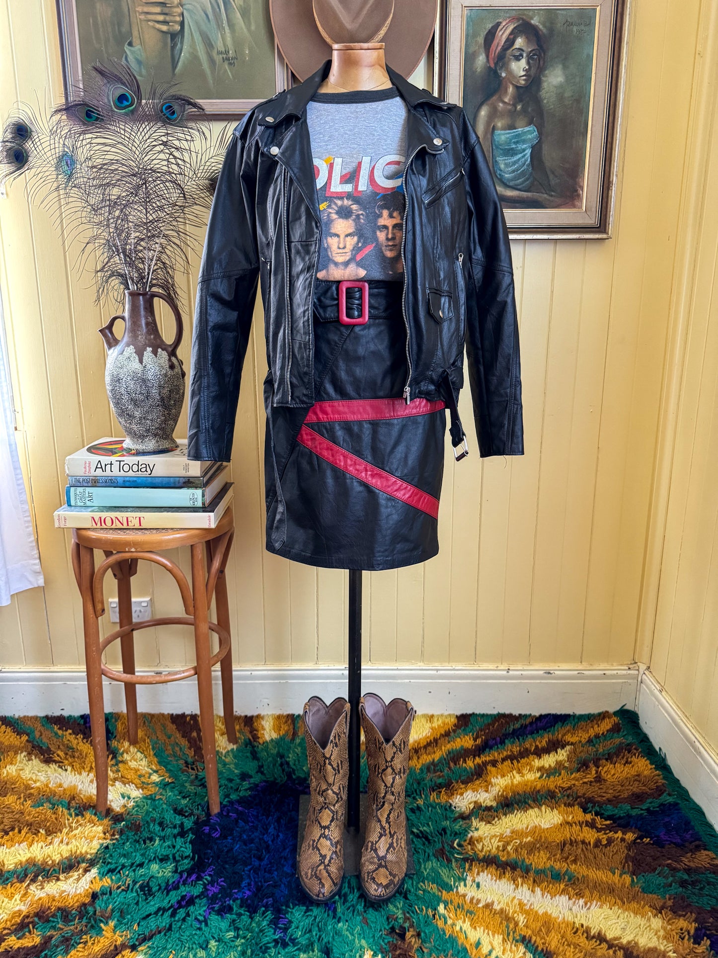 VINTAGE 1980S DE’ NAIVE BLACK + RED LEATHER BELTED MINI SKIRT S