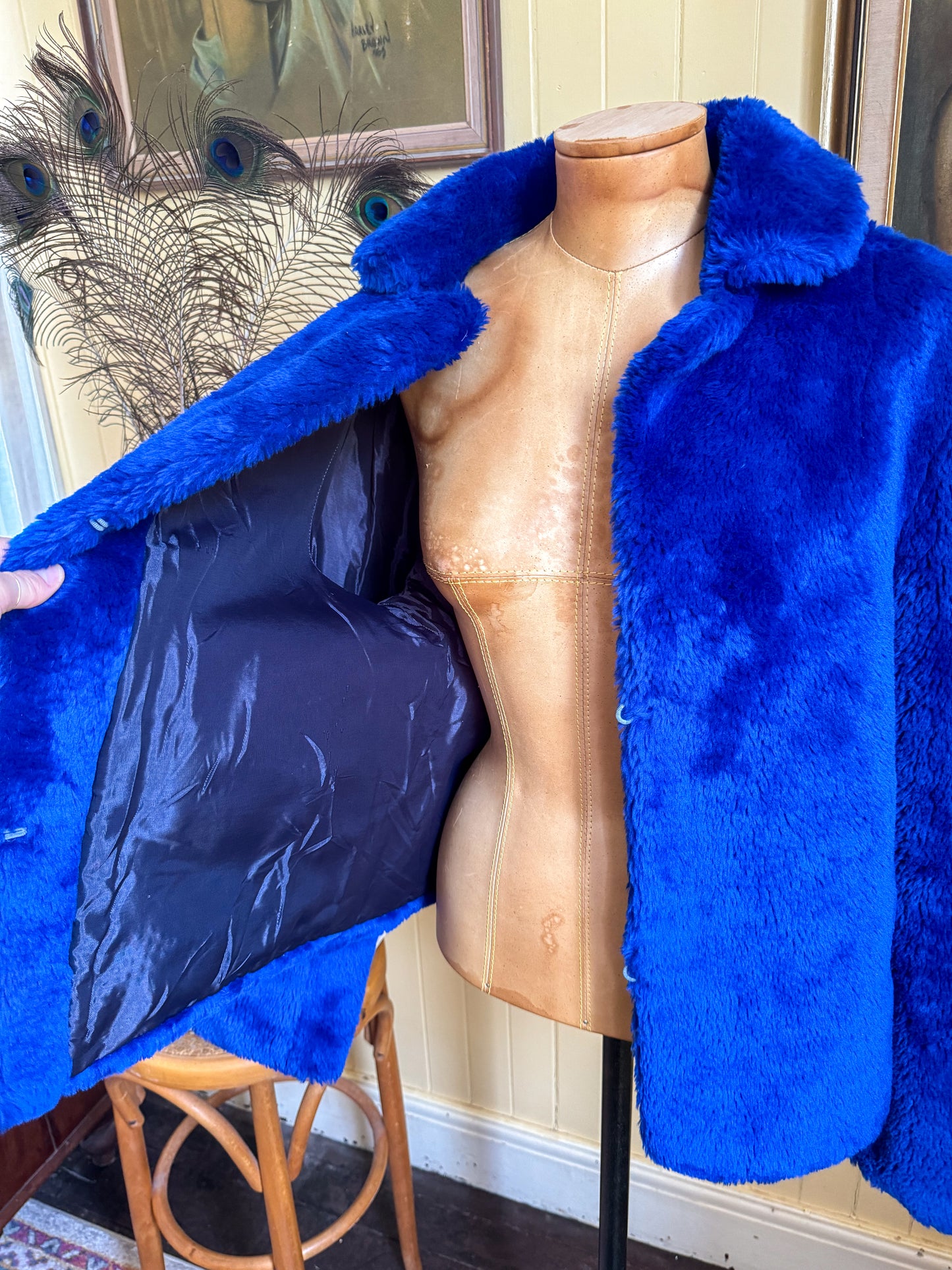 VINTAGE 1970S ELECTRIC BLUE FAUX FUR CROPPED JACKET M/L