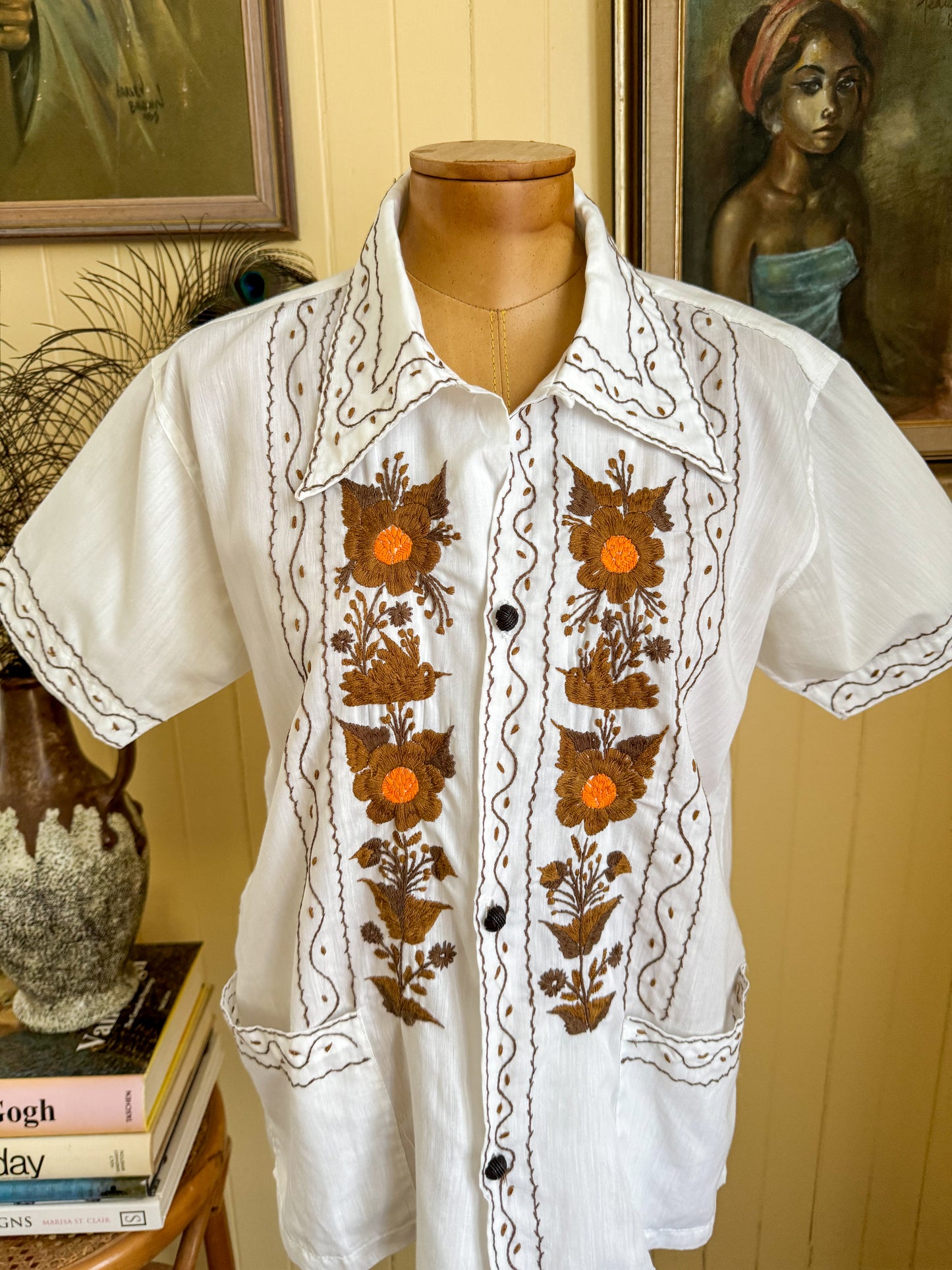 VINTAGE 1970S FLORAL EMBROIDERED BUTTON UP BOXY SHIRT S/M