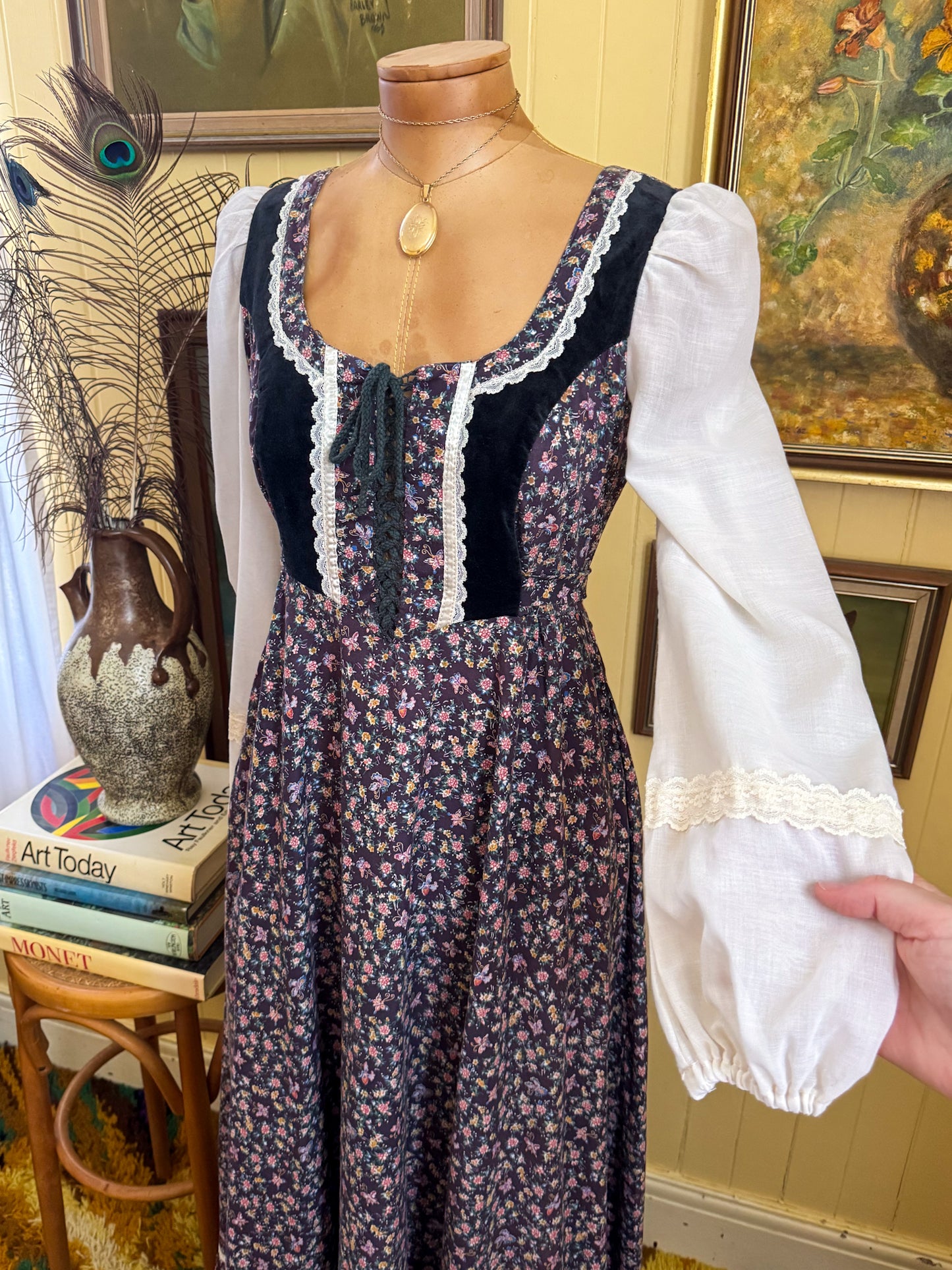 VINTAGE 1970S GUNNE SAX BUTTERFLY PRINT COTTON + LACE PRAIRIE MAXI DRESS S