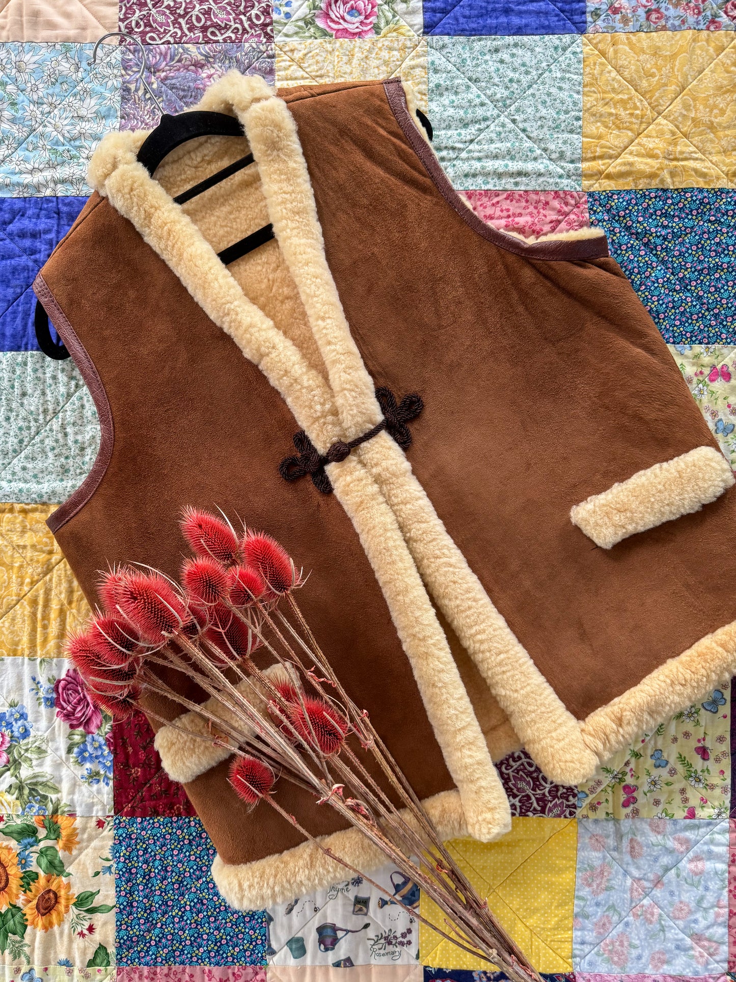 VINTAGE 1990S TAN FAUX SUEDE SHEEPSKIN SHEARLING VEST L