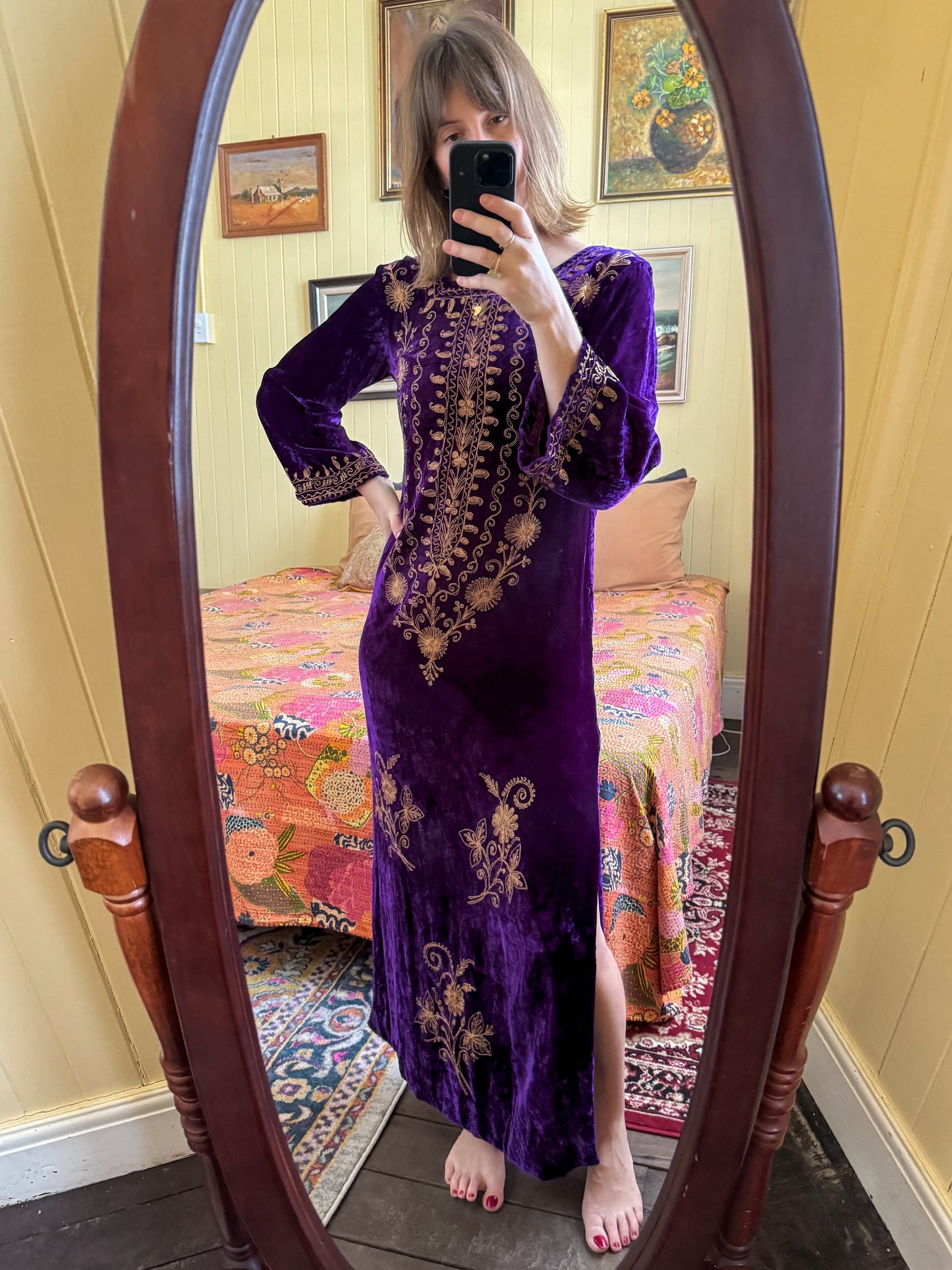 VINTAGE 1970S PAKISTANI VISCOSE VELVET EMBROIDERED MAXI KAFTAN S/M