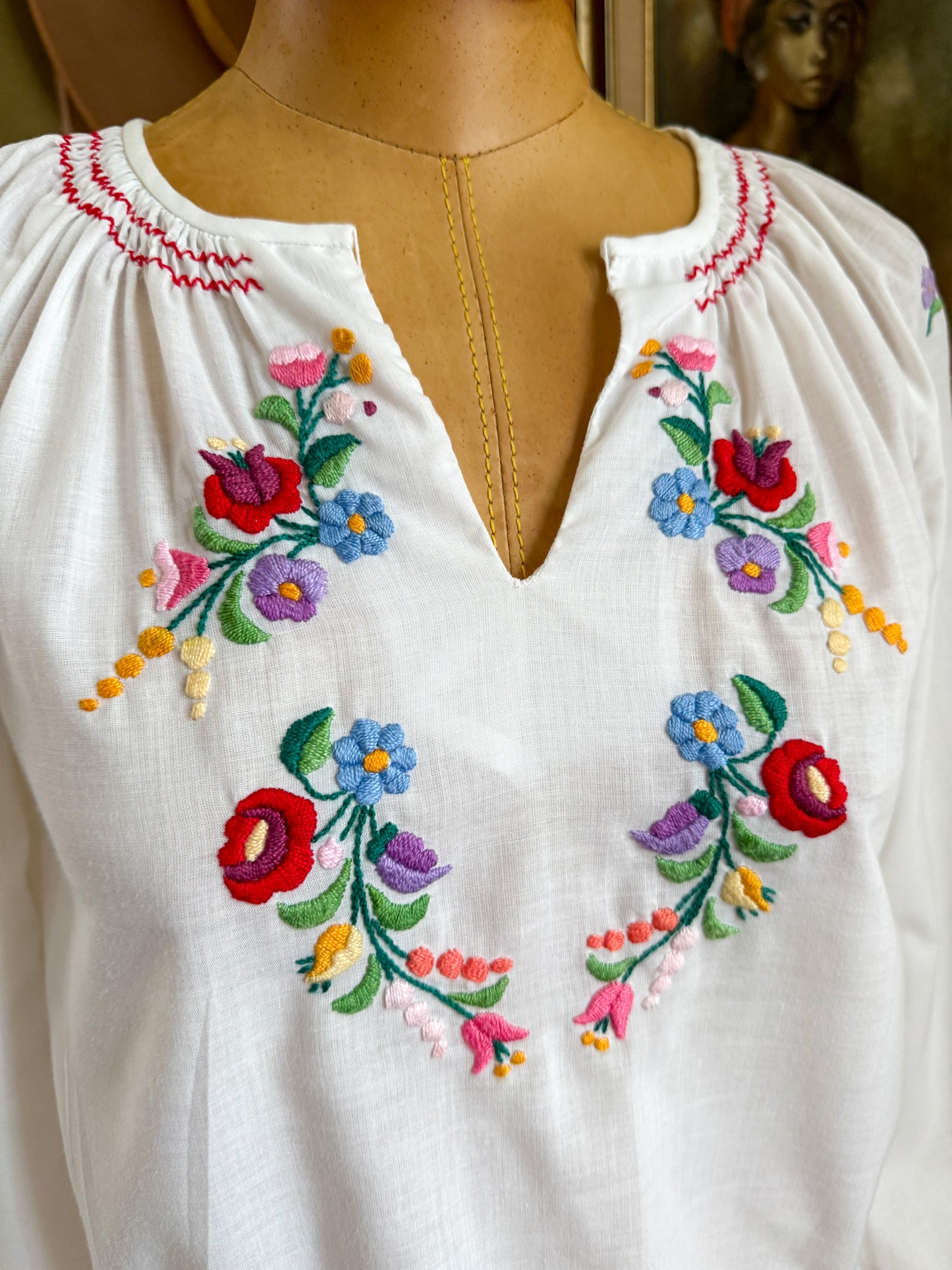 VINTAGE 1970S HUNGARIAN COTTON BLEND EMBROIDERED PEASANT BLOUSE XS/S