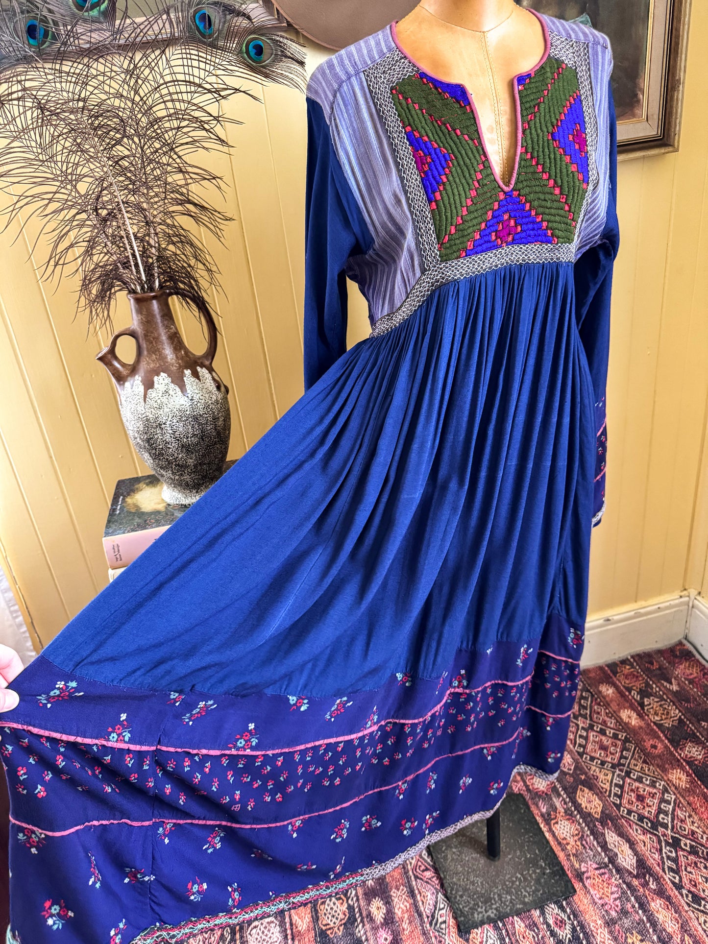 VINTAGE 1970S AFGHANI EMBROIDERED PATCHWORK MIDI FOLK DRESS M