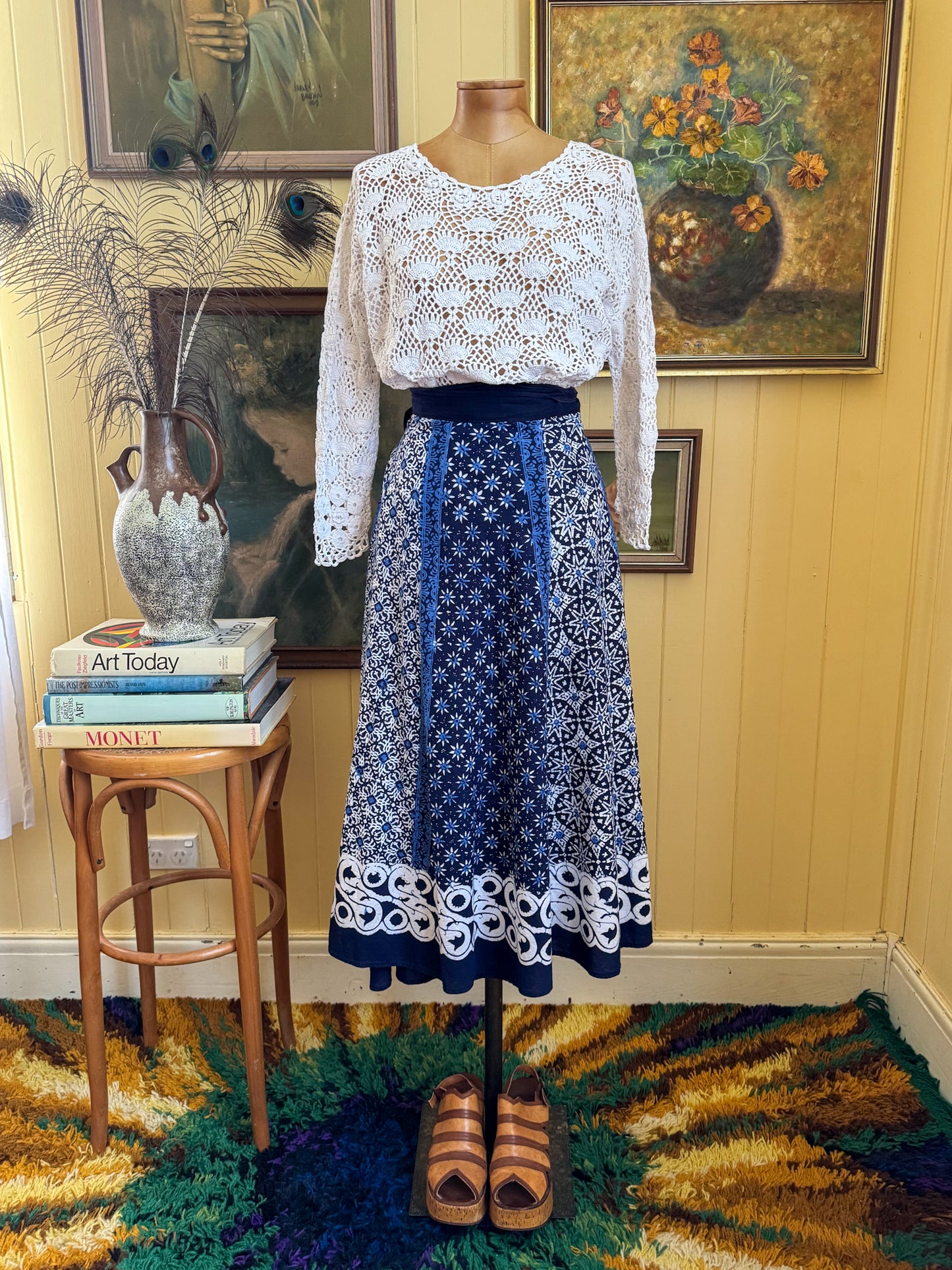 VINTAGE 1970S COTTON BATIK PRINT WRAP MIDI SKIRT M