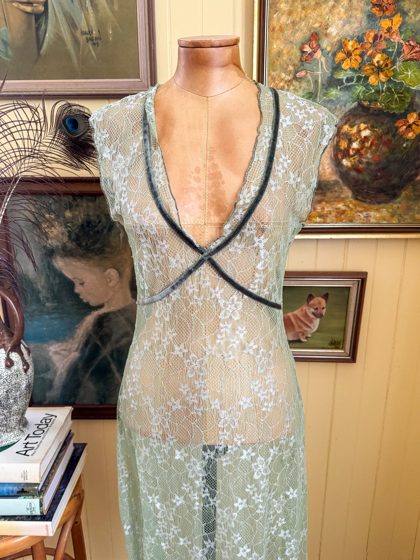 VINTAGE 1990S AUSTRALIAN REVIEW SHEER LACE VELVET TRIM MIDI DRESS S/M