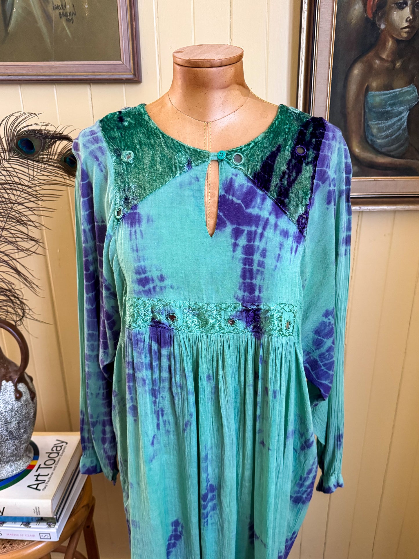 VINTAGE 1990S NEMUKI RAYON TIE DYE GYPSY MIDI DRESS M/L/XL