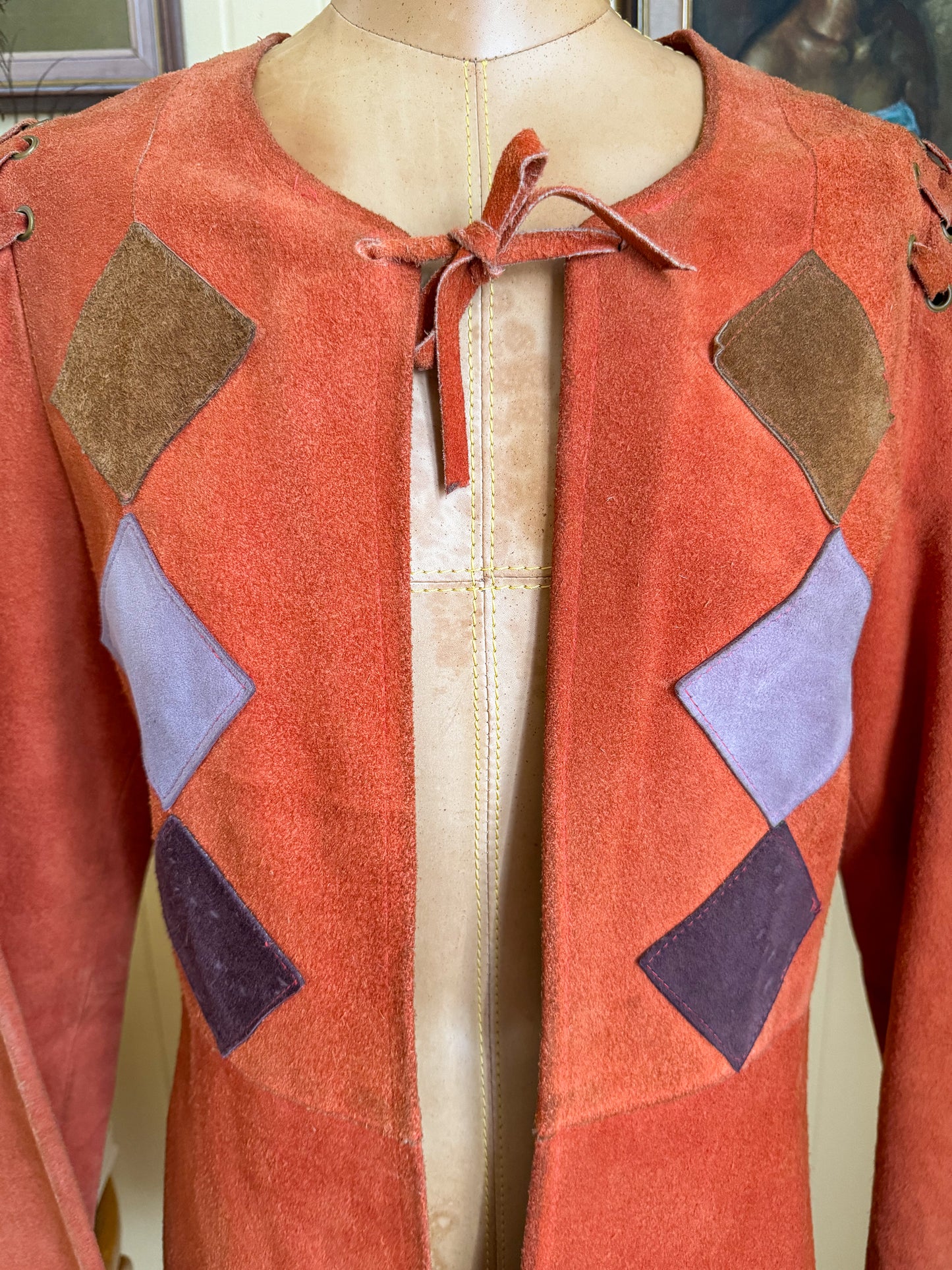 VINTAGE 1970S BURNT ORANGE SUEDE LEATHER PATCH LONGLINE JACKET S