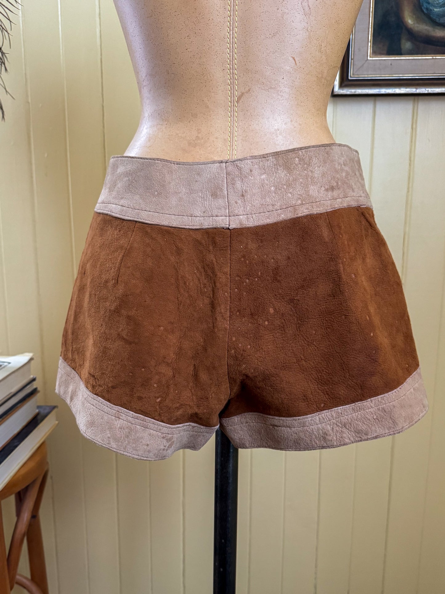 VINTAGE 1970S RARE SUEDE LEATHER TWO TONE HOTPANTS SHORTS XS/S