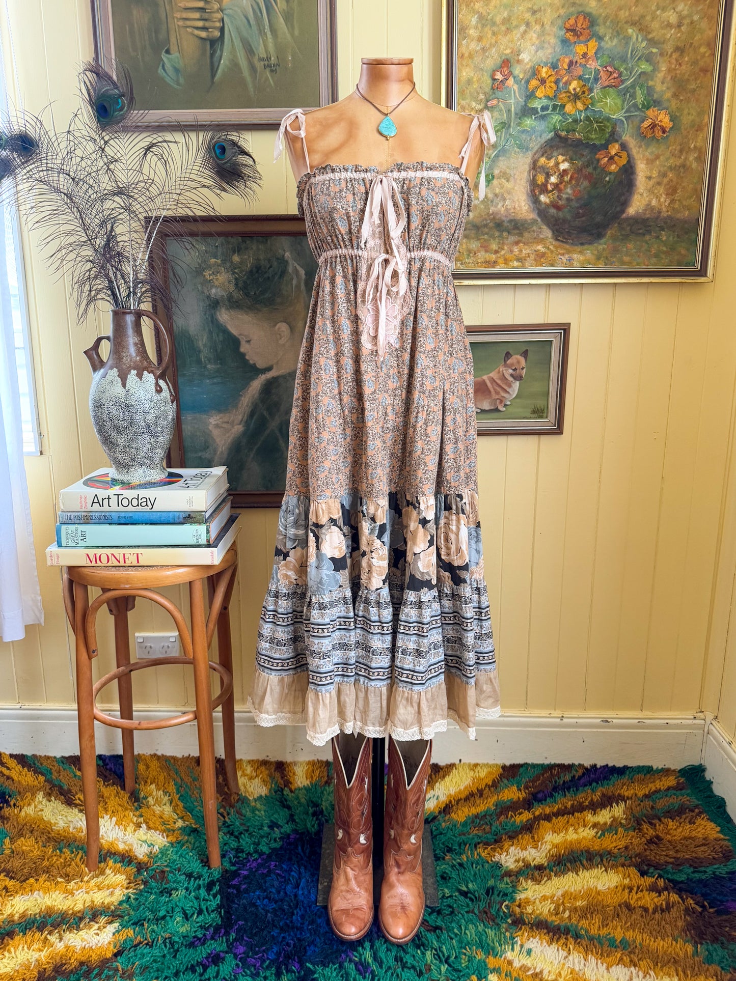 VINTAGE 1970S SALLY BROWNE COTTON TIERED LACE + RIBBON MIDI SUN DRESS S/M