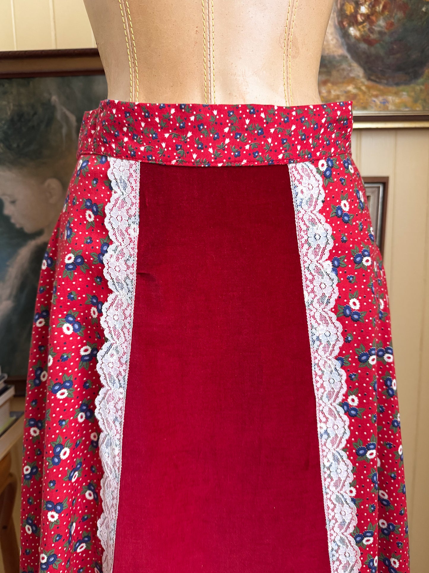 VINTAGE 1970S JESSICA’S GUNNIES GUNNE SAX FLORAL PRINT COTTON, VELVET + LACE MAXI SKIRT S