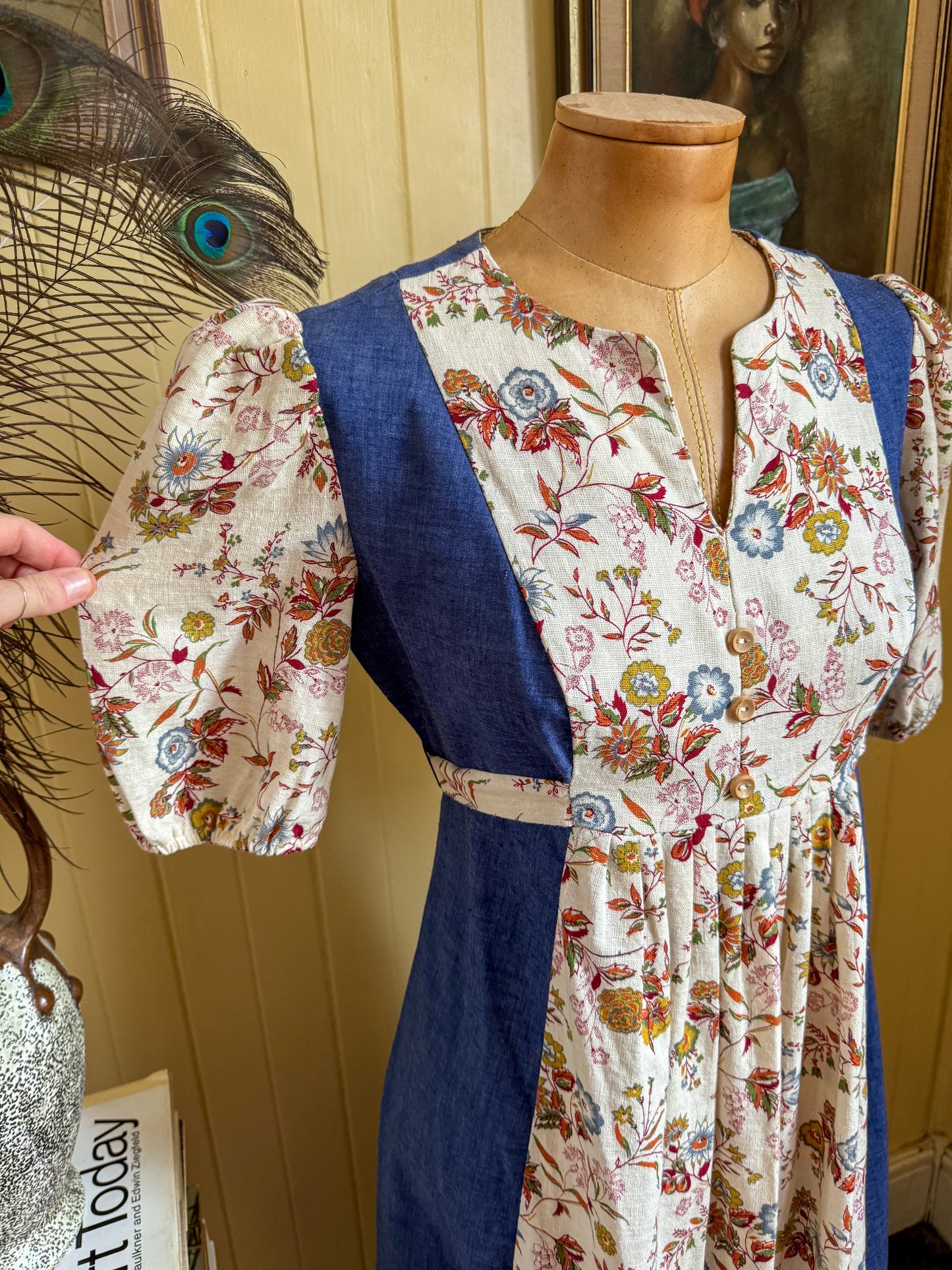 VINTAGE 1970S COTTON FLORAL AND CHAMBRAY PRAIRIE MAXI DRESS S/M