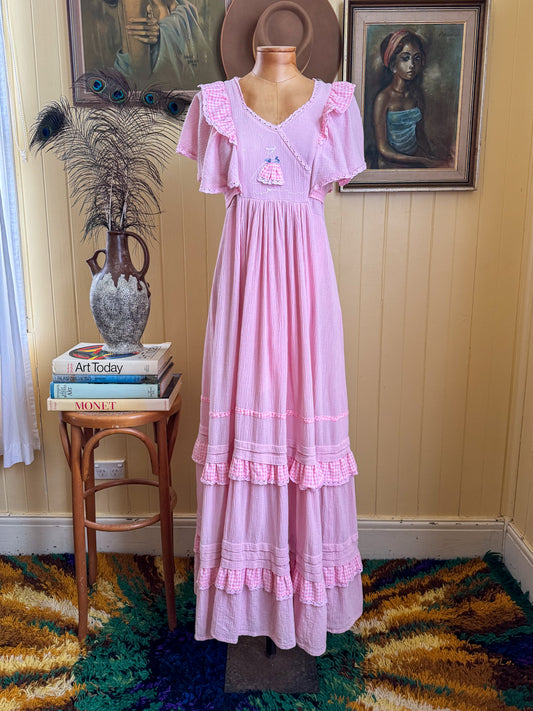 VINTAGE 1970S COTTON CHEESECLOTH GAUZE APPLIQUE RUFFLED MAXI DRESS M
