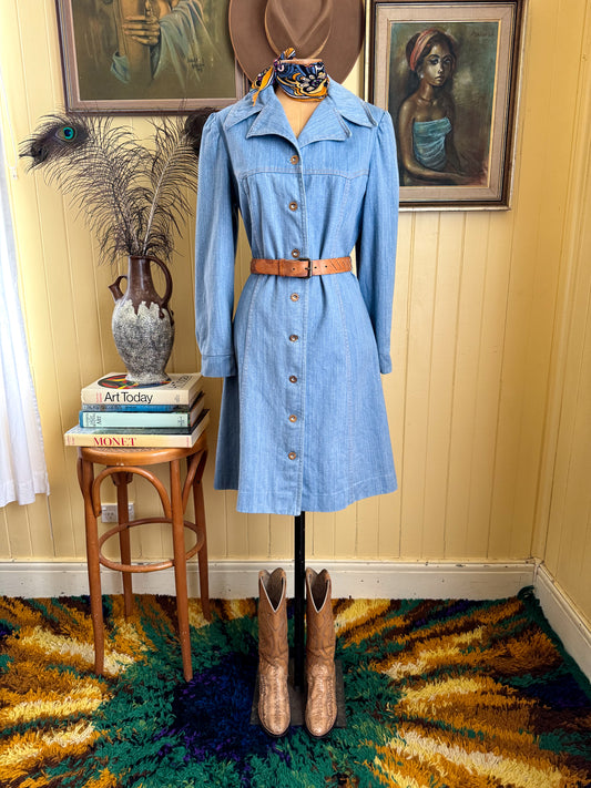 VINTAGE 1970S CHAMBRAY COTTON DENIM EMBROIDERED LONGLINE JACKET S/M